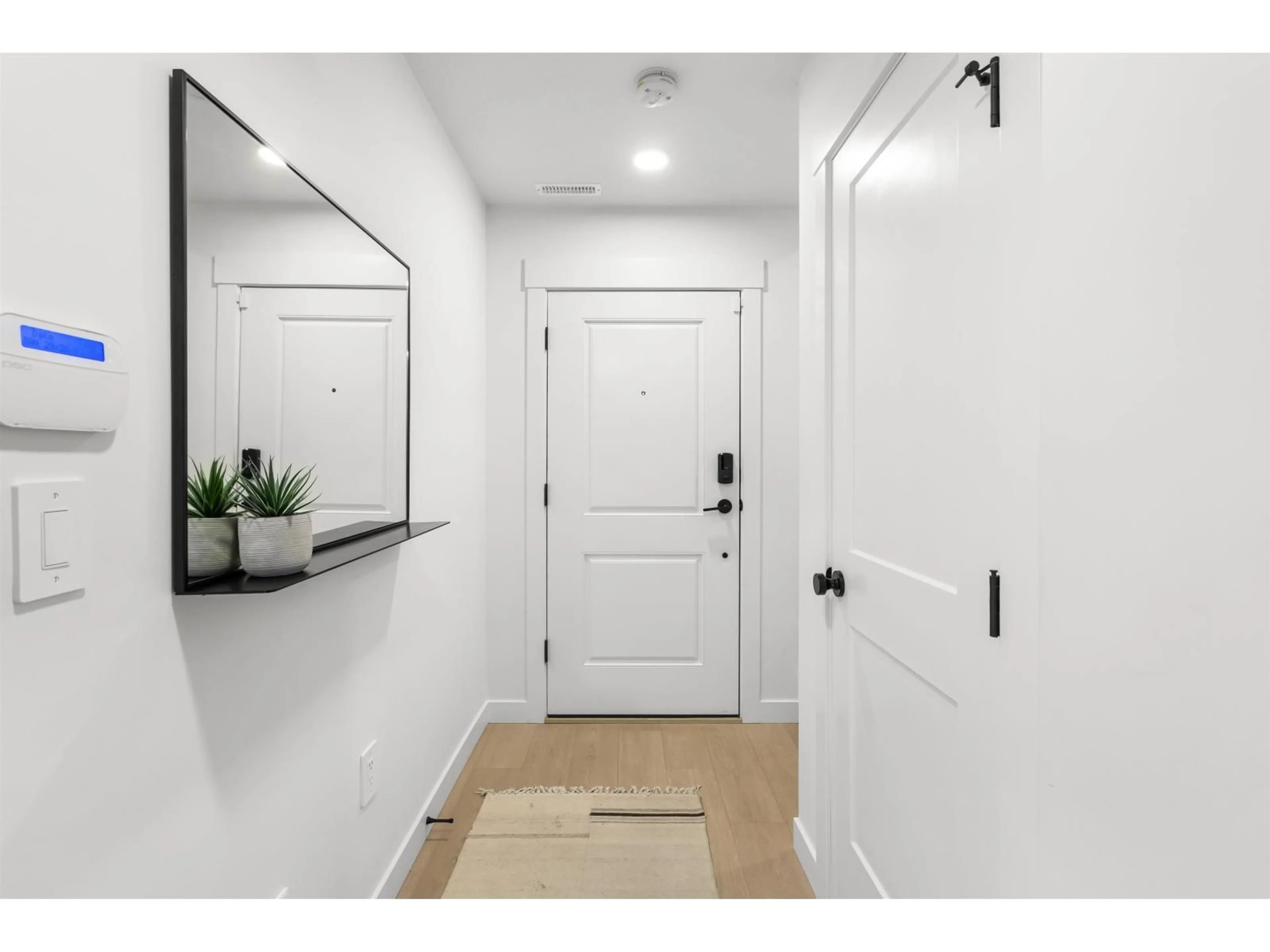 Indoor entryway for 27 - 2891 MONTROSE AVENUE, Abbotsford British Columbia N0N0N0