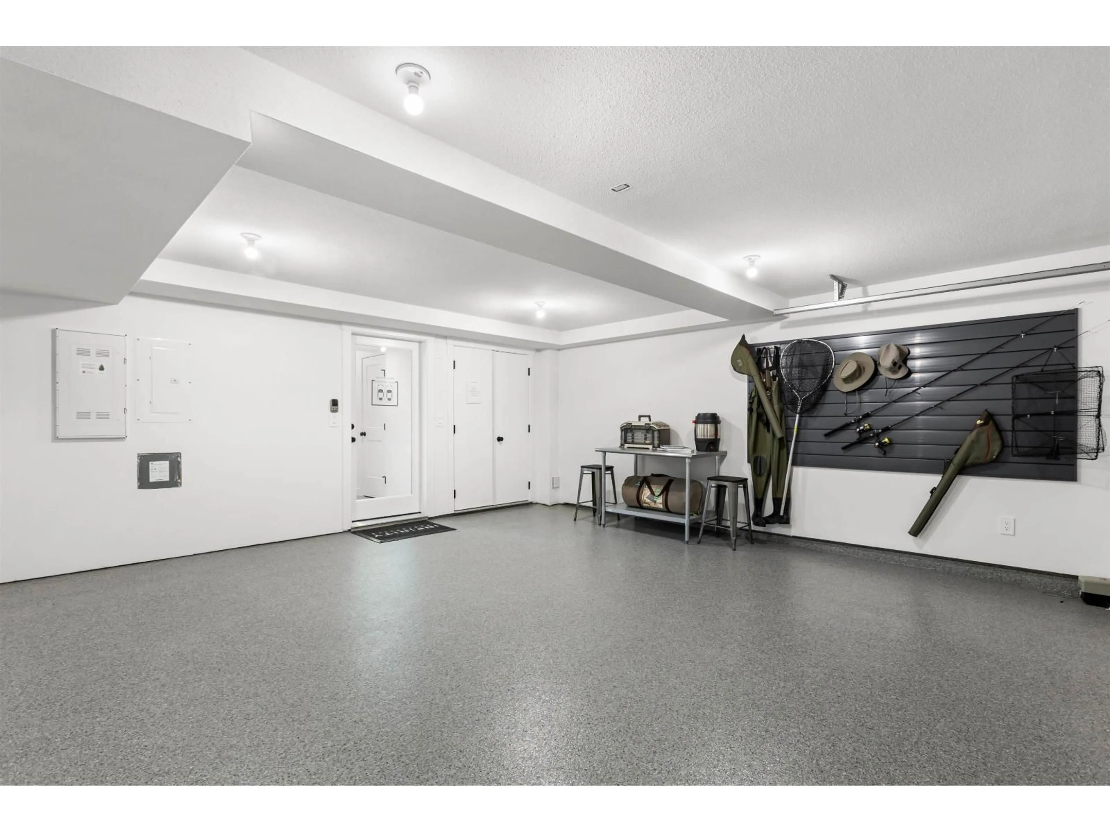 Indoor garage for 27 - 2891 MONTROSE AVENUE, Abbotsford British Columbia N0N0N0