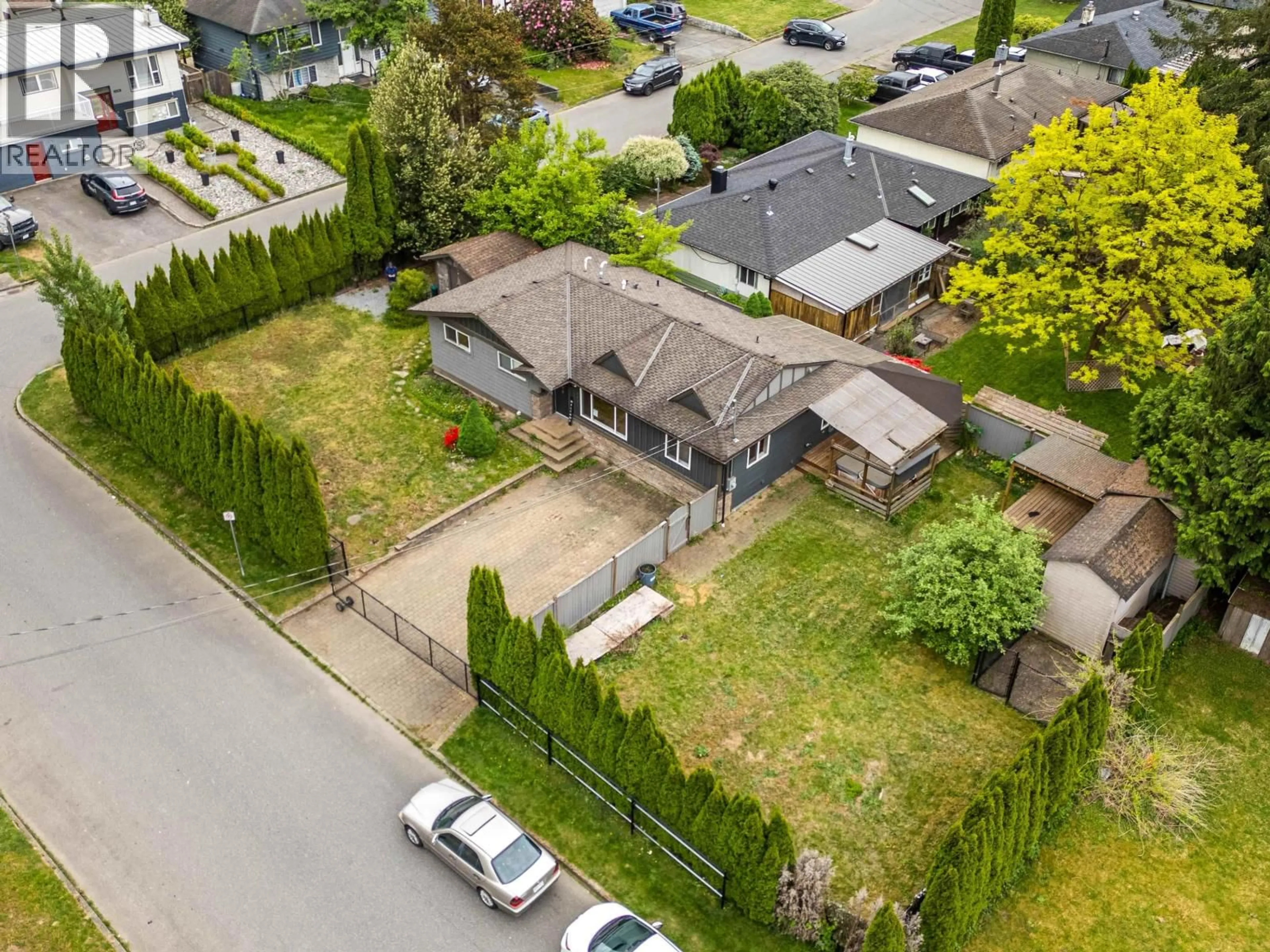 A pic from outside/outdoor area/front of a property/back of a property/a pic from drone, street for 20984 118 AVENUE, Maple Ridge British Columbia V2X2M7
