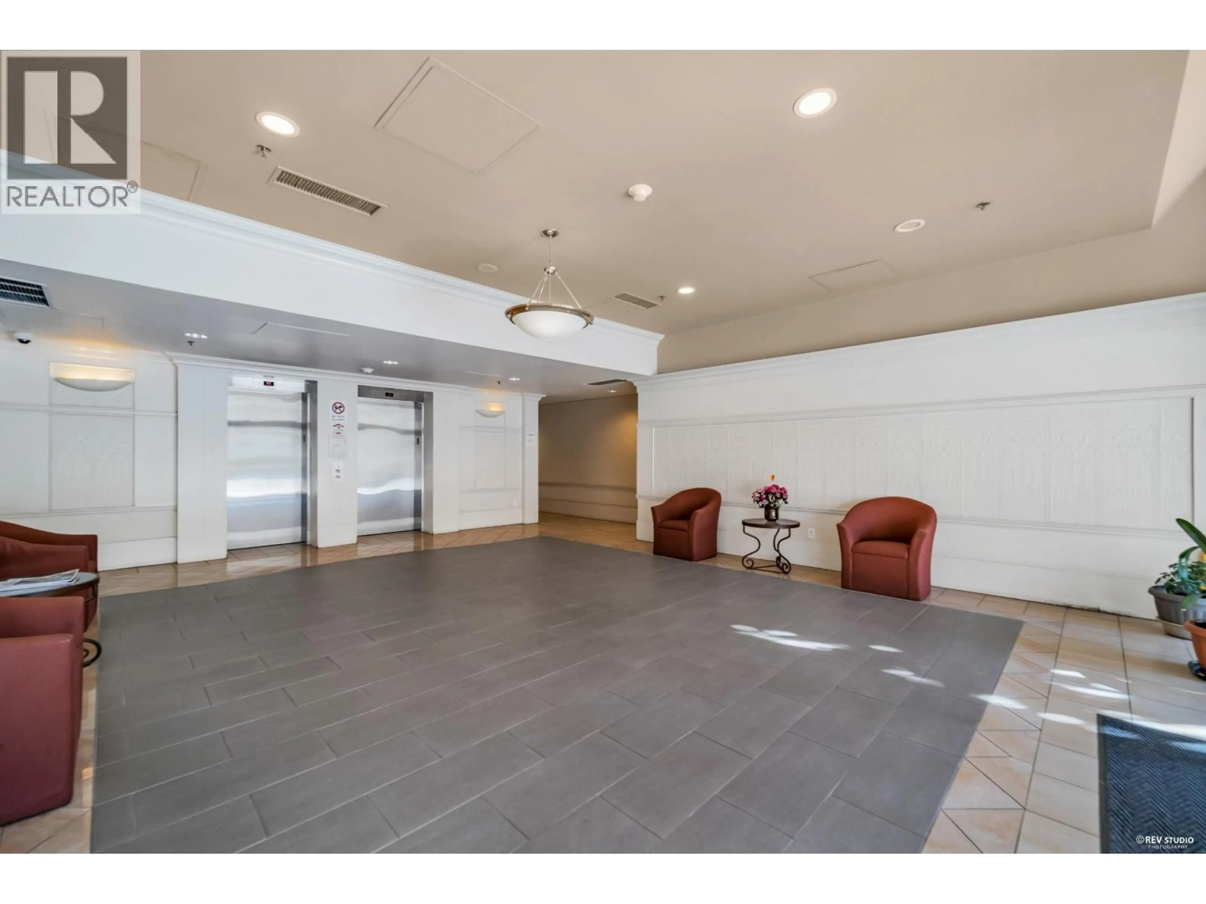 Indoor foyer for 602 - 8297 SABA ROAD, Richmond British Columbia V6Y4B5