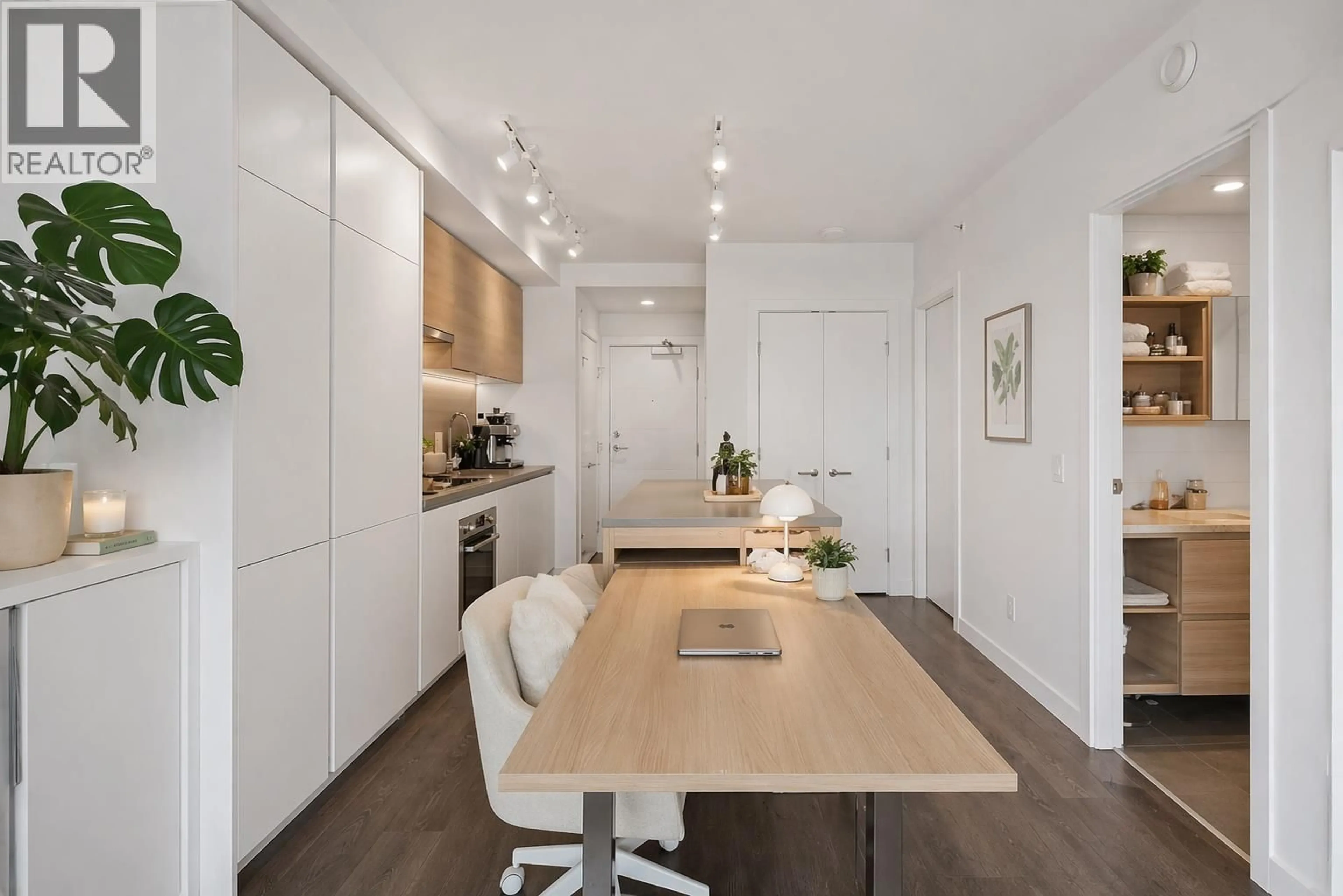 Open concept kitchen, wood/laminate floor for 2601 - 652 WHITING WAY, Coquitlam British Columbia V3J0K3