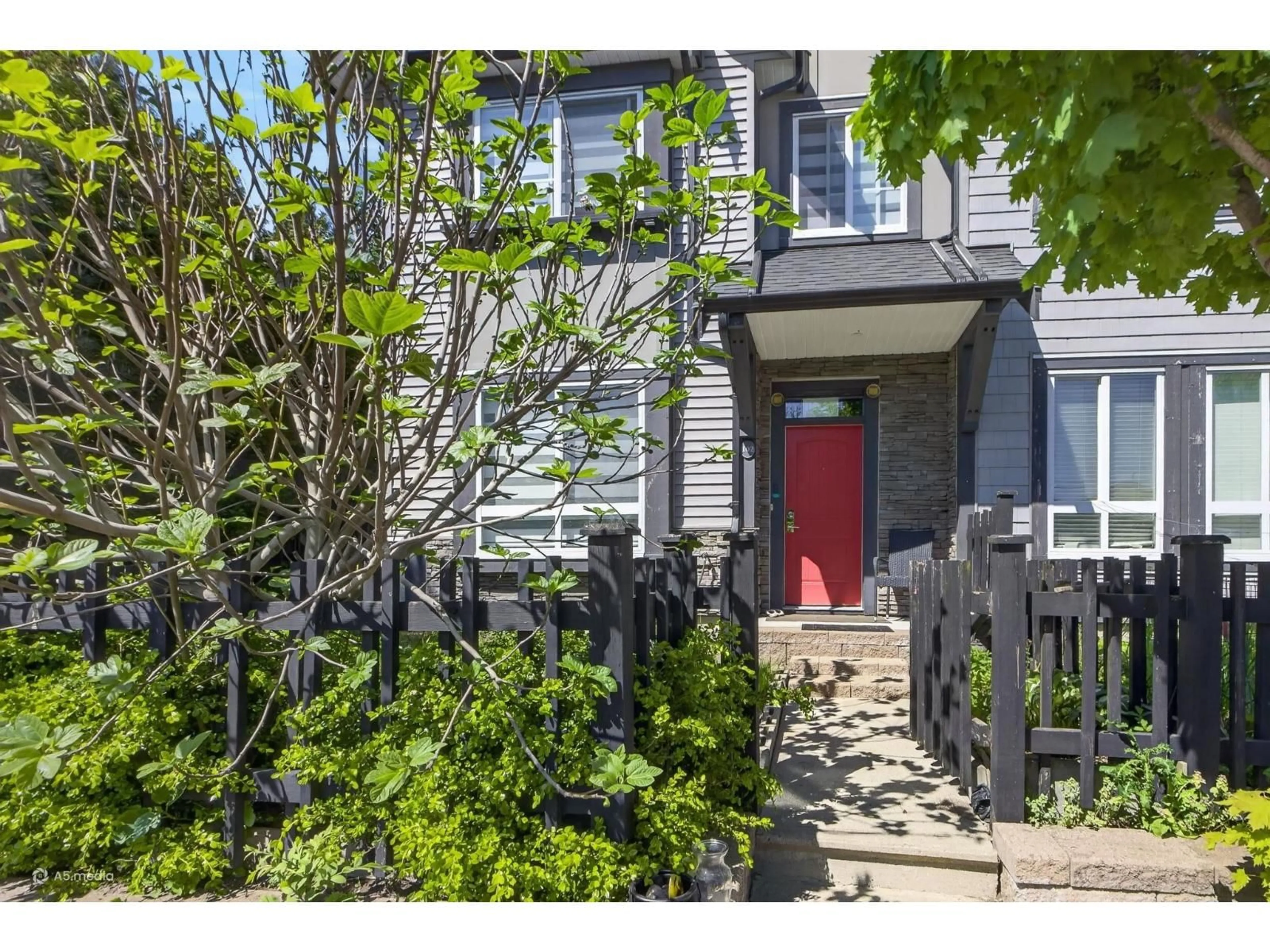 Indoor entryway for 102 - 14555 68 AVENUE, Surrey British Columbia V3S2A8