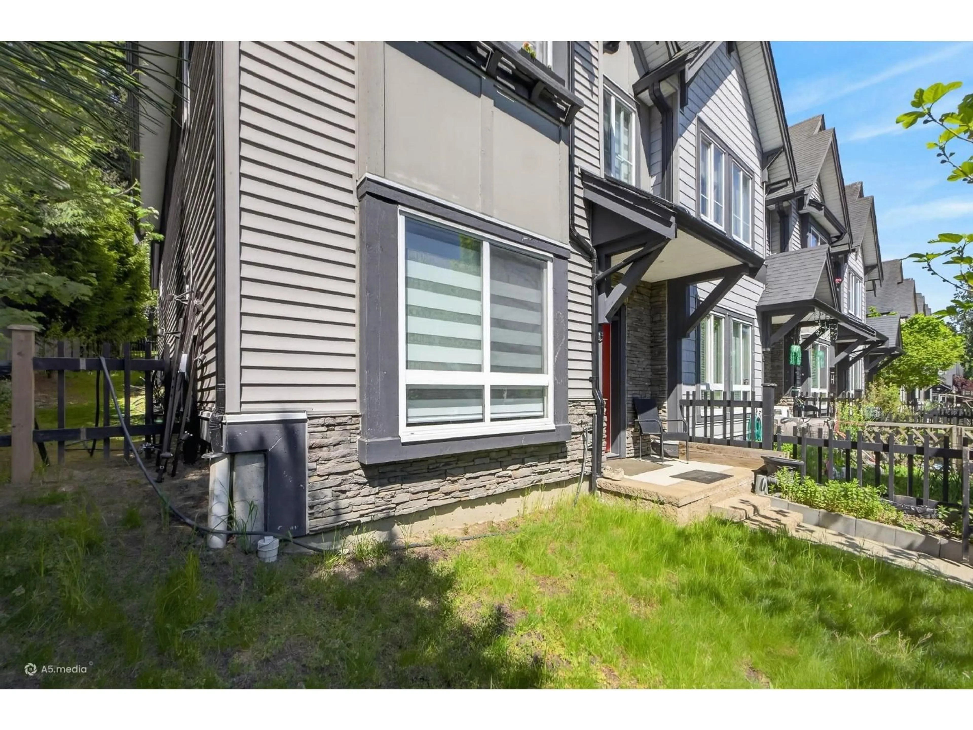 Patio, street for 102 - 14555 68 AVENUE, Surrey British Columbia V3S2A8