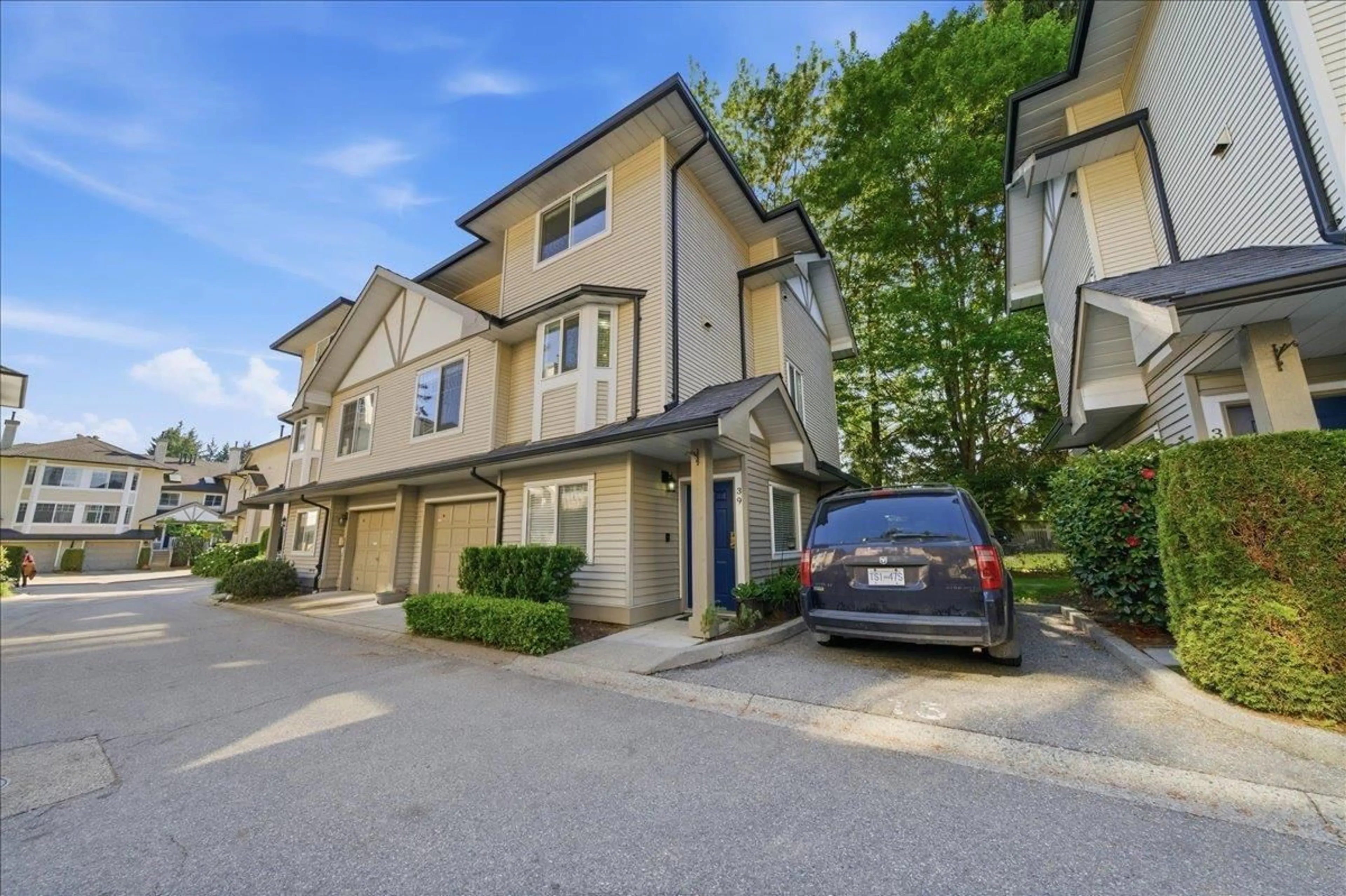A pic from outside/outdoor area/front of a property/back of a property/a pic from drone, street for 39 - 7640 BLOTT STREET, Mission British Columbia V2V3K3