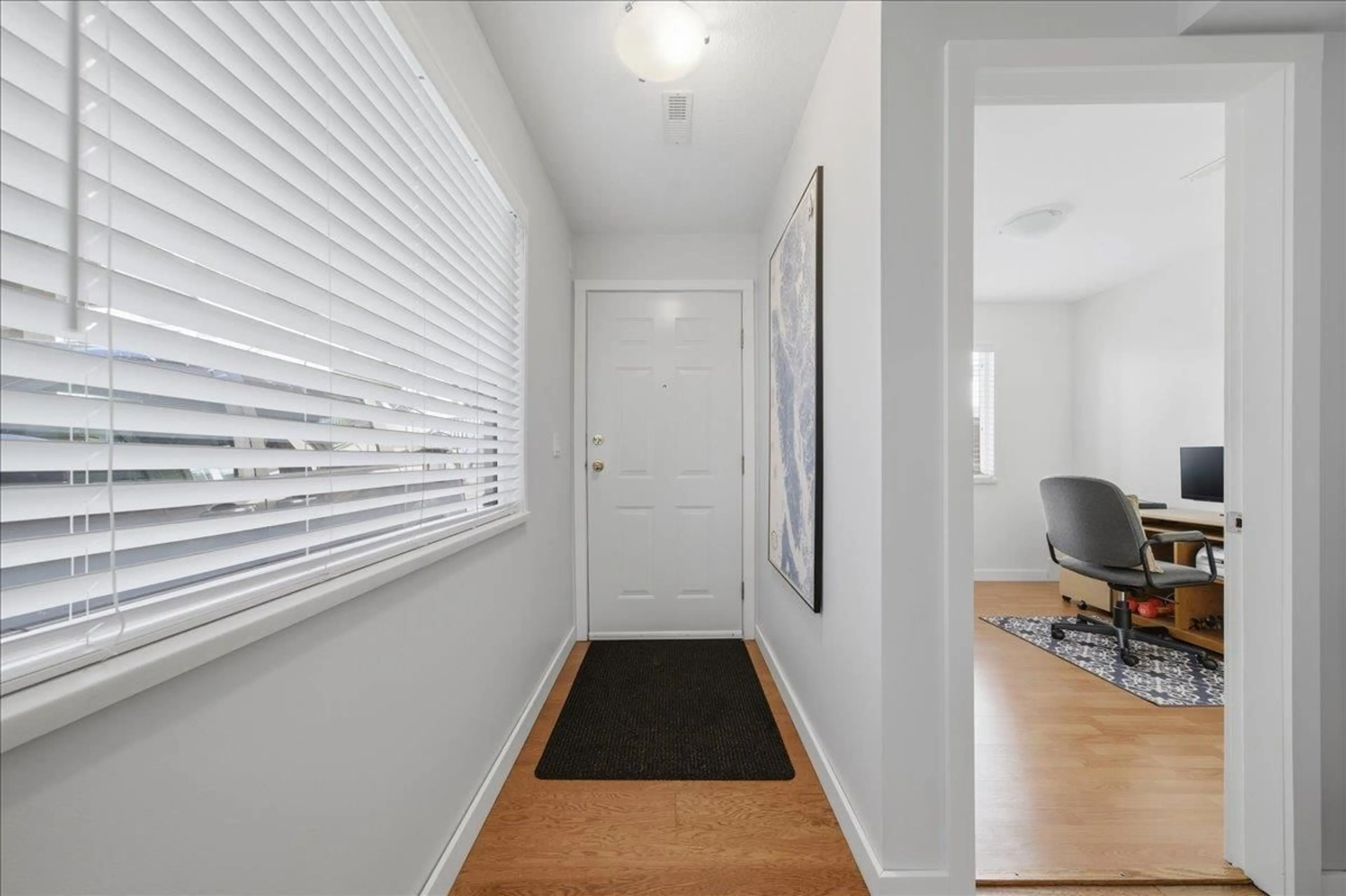 Indoor entryway for 39 - 7640 BLOTT STREET, Mission British Columbia V2V3K3