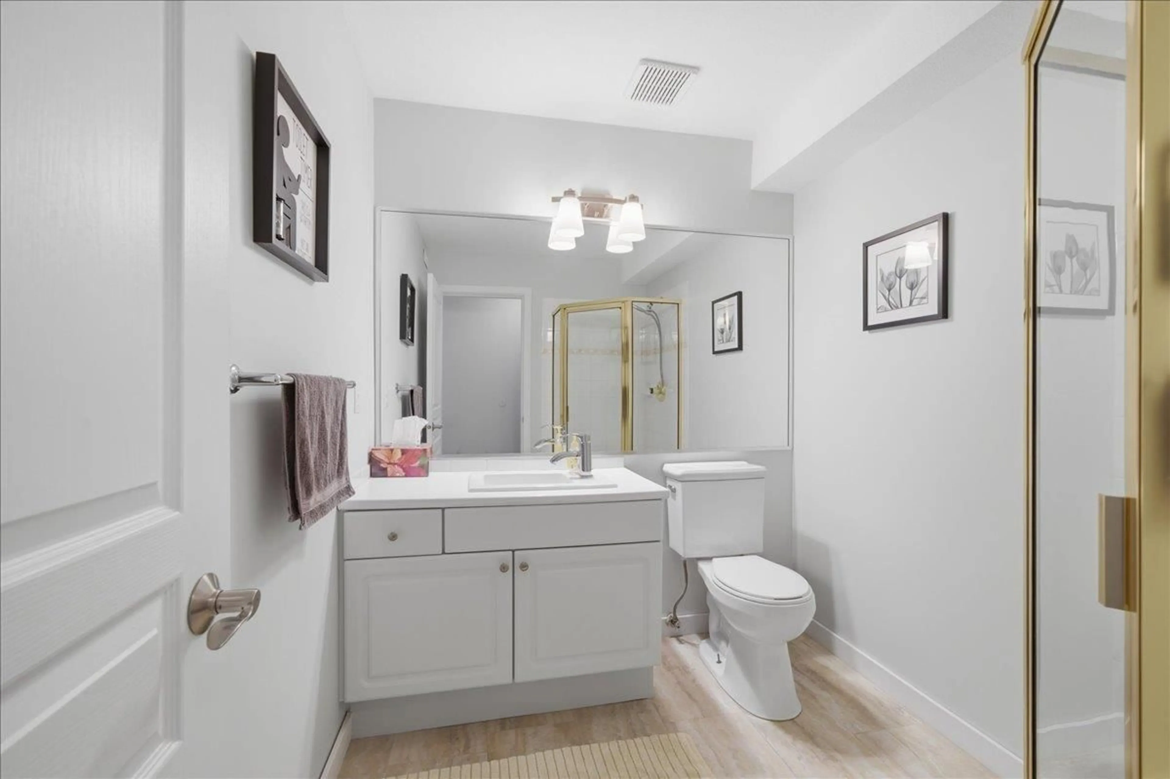 Standard bathroom, ceramic/tile floor for 39 - 7640 BLOTT STREET, Mission British Columbia V2V3K3