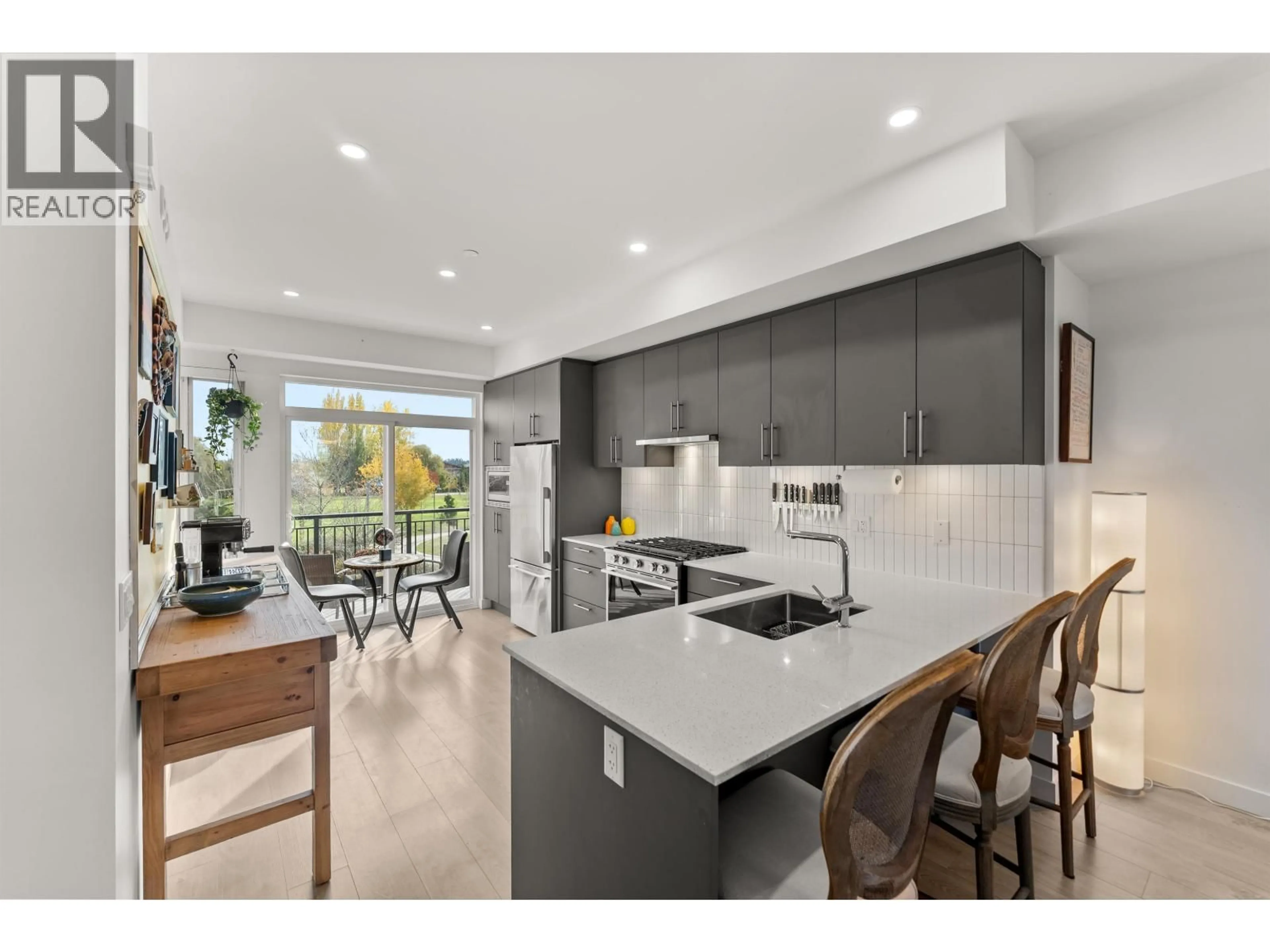 Open concept kitchen, ceramic/tile floor for 57 - 4292 WOLF WAY, Tsawwassen British Columbia V4M0E1