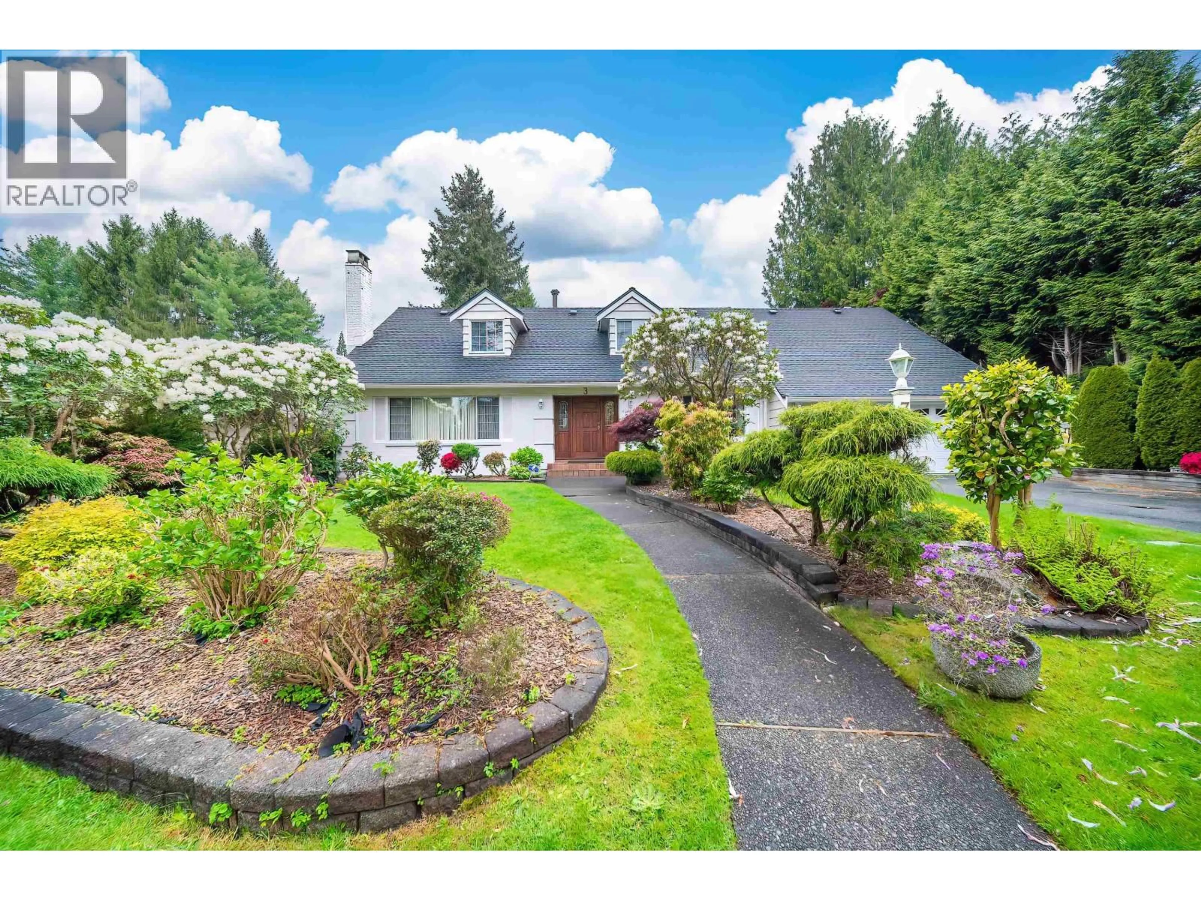 A pic from outside/outdoor area/front of a property/back of a property/a pic from drone, street for 3 SENNOK CRESCENT, Vancouver British Columbia V6N2E3