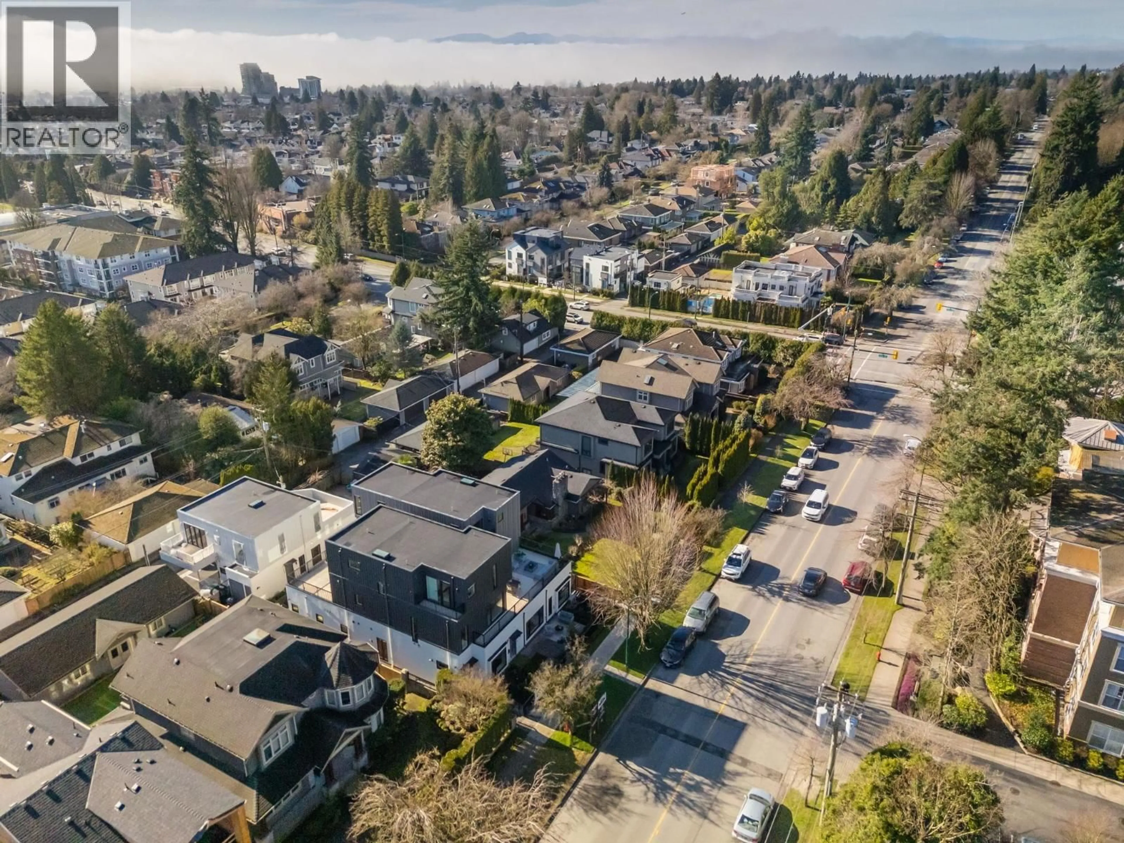 A pic from outside/outdoor area/front of a property/back of a property/a pic from drone, street for 948 57TH AVENUE, Vancouver British Columbia V6P1S3