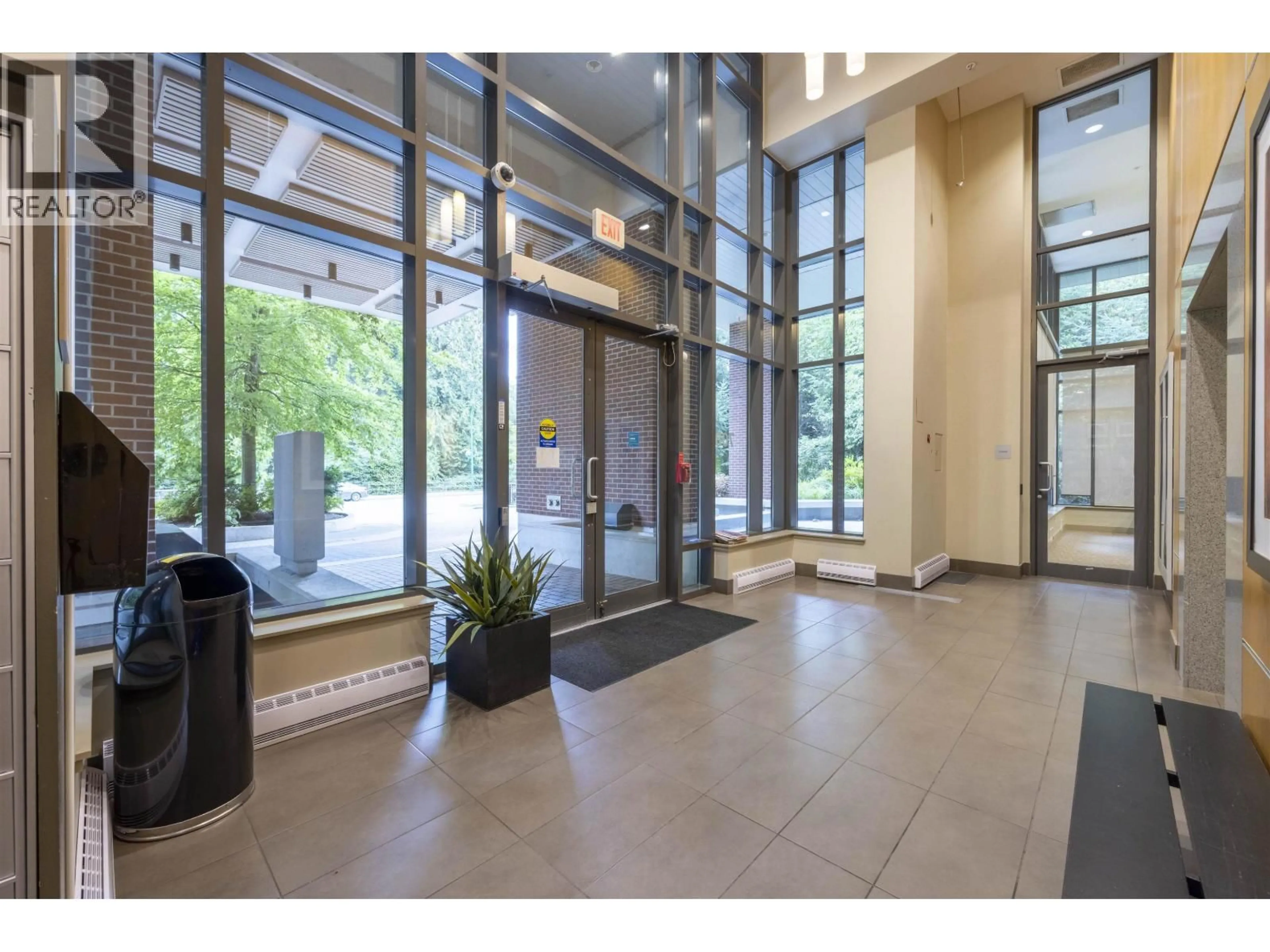 Indoor foyer for 1602 - 7088 18TH AVENUE, Burnaby British Columbia V3N0A2