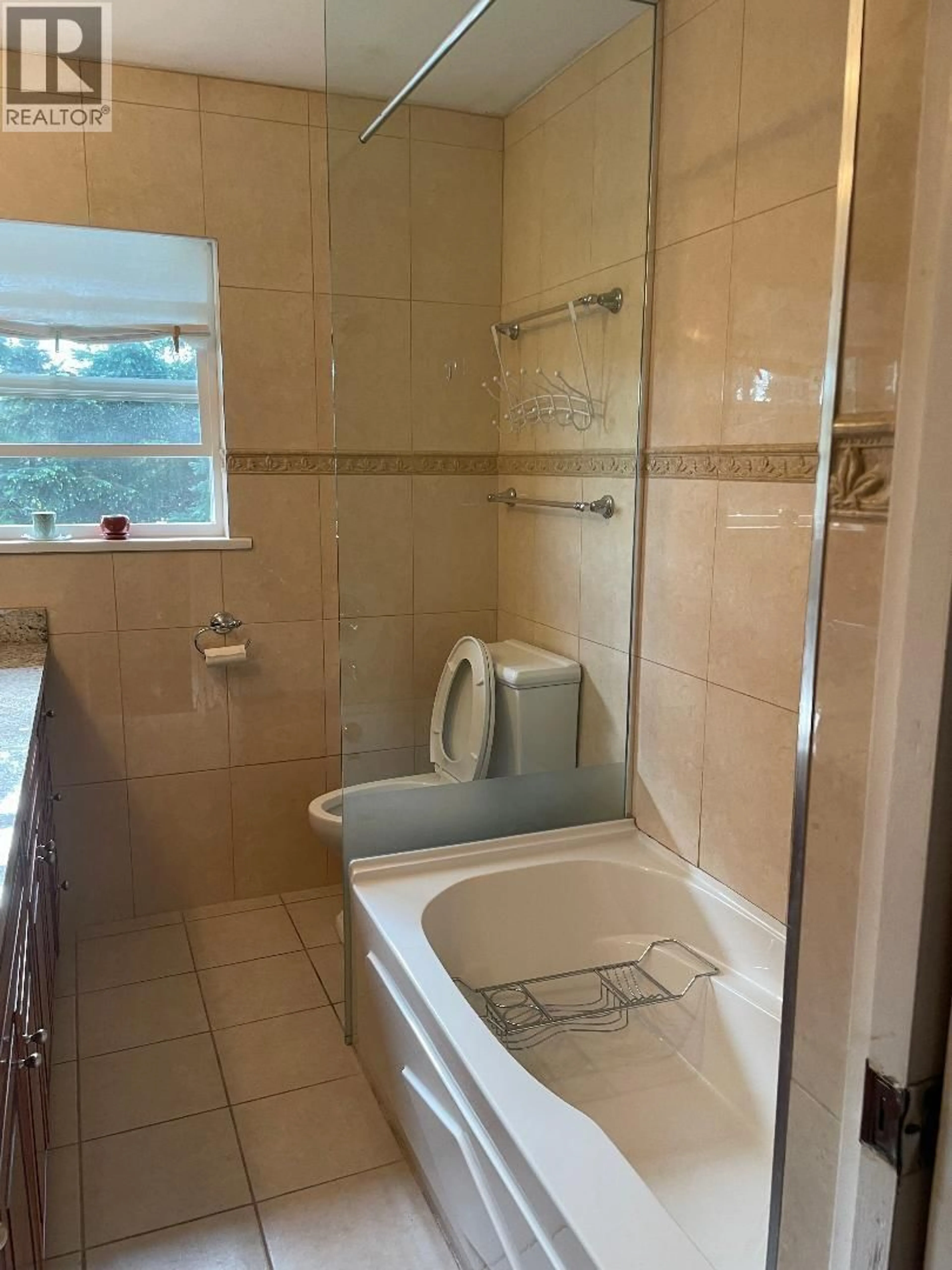 Standard bathroom, ceramic/tile floor for 4497 CANTERBURY CRESCENT, North Vancouver British Columbia V7R3N8