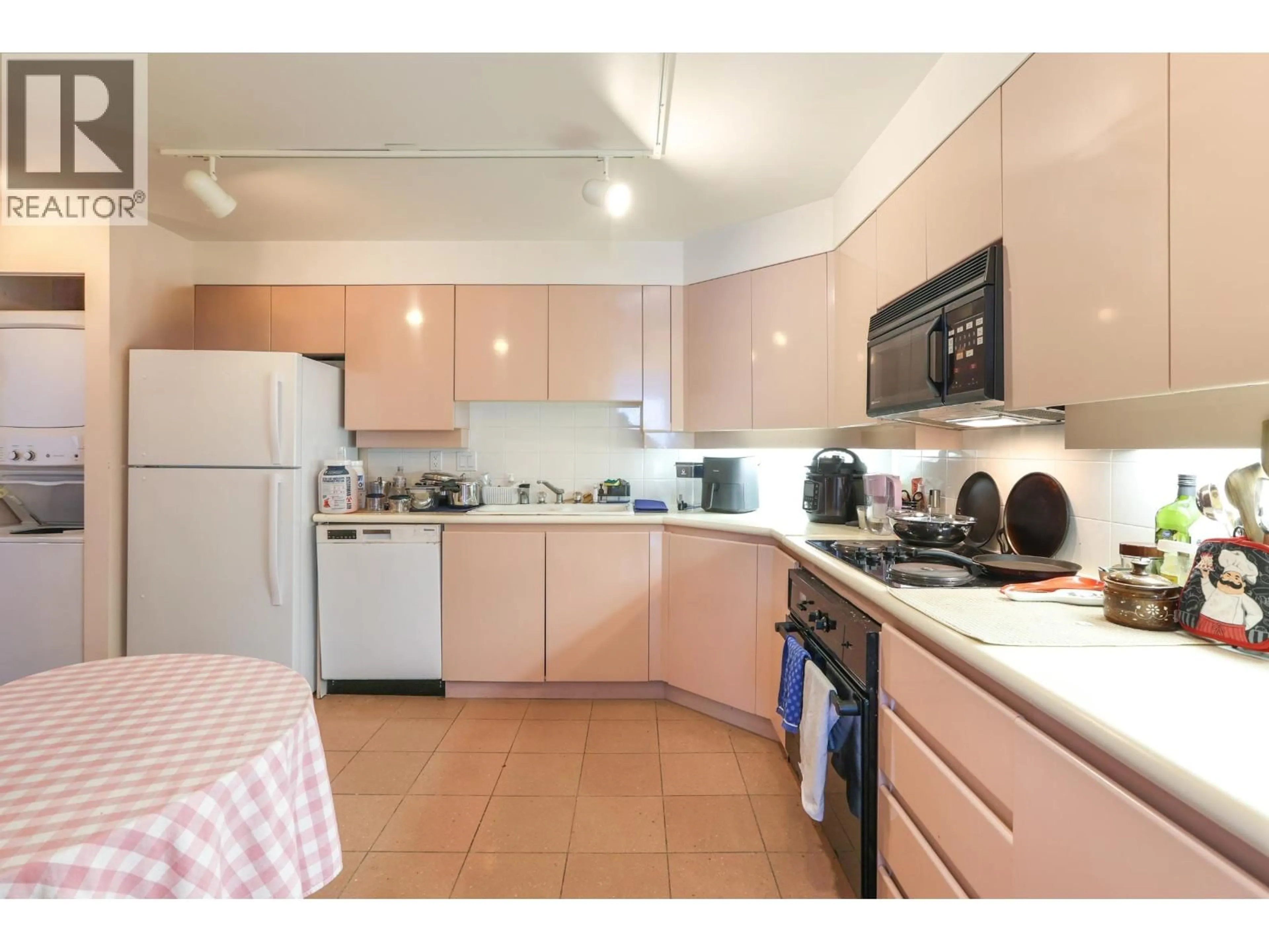 Standard kitchen, unknown for 1402 - 909 BURRARD STREET, Vancouver British Columbia V6Z2N2