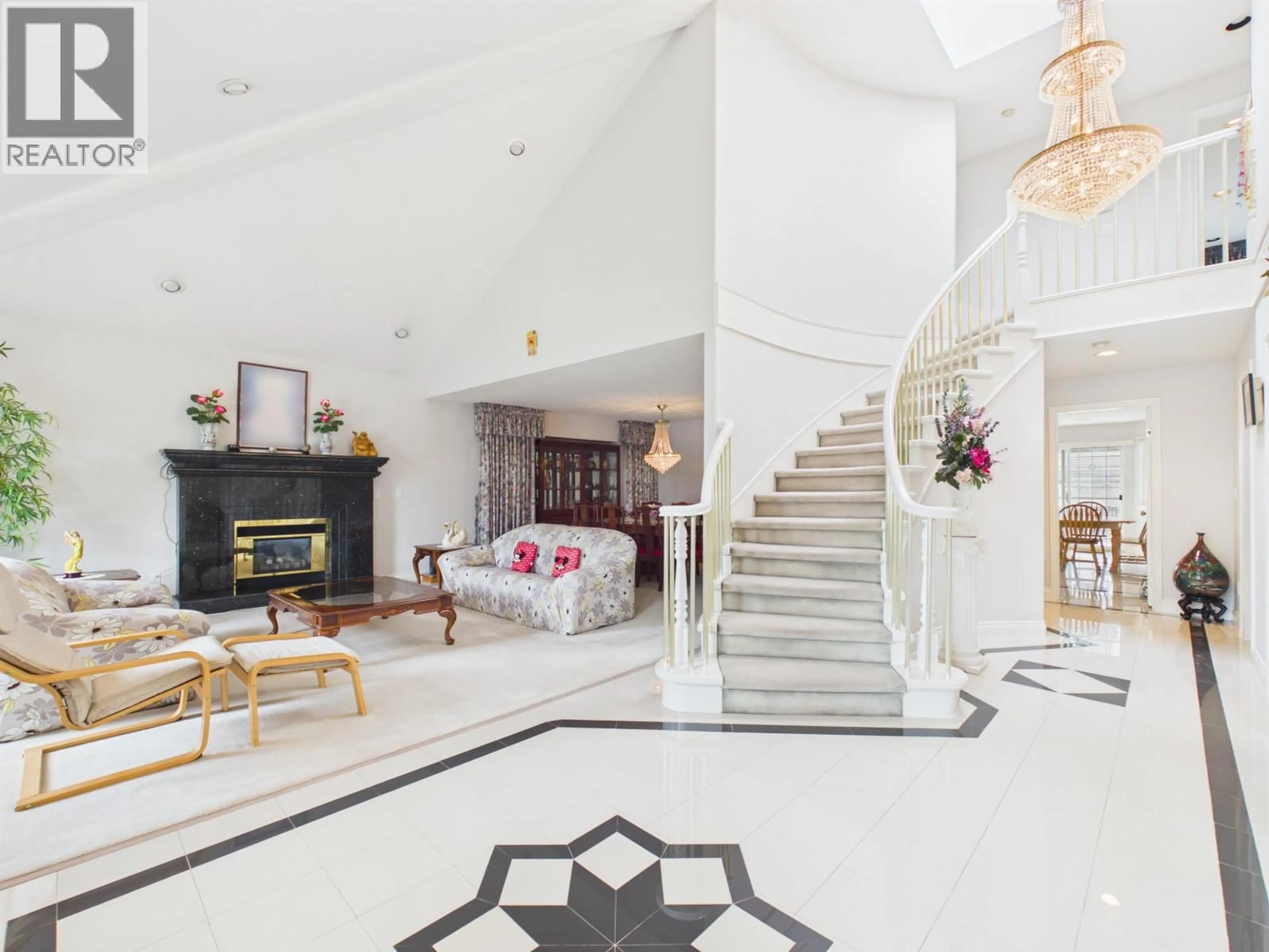Indoor foyer for 7969 MACPHERSON AVENUE, Burnaby British Columbia V5J4P4