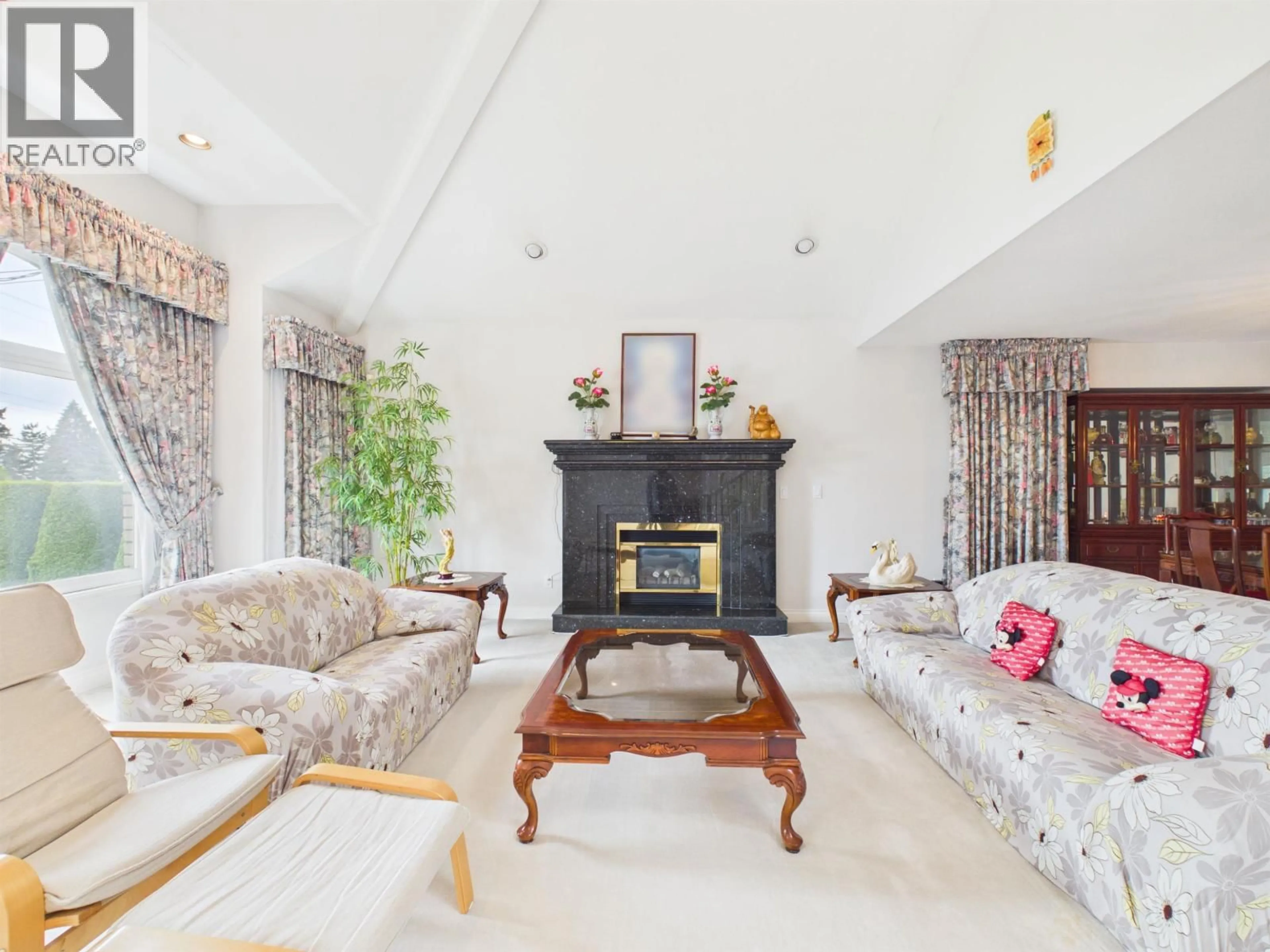 Living room with furniture, unknown for 7969 MACPHERSON AVENUE, Burnaby British Columbia V5J4P4
