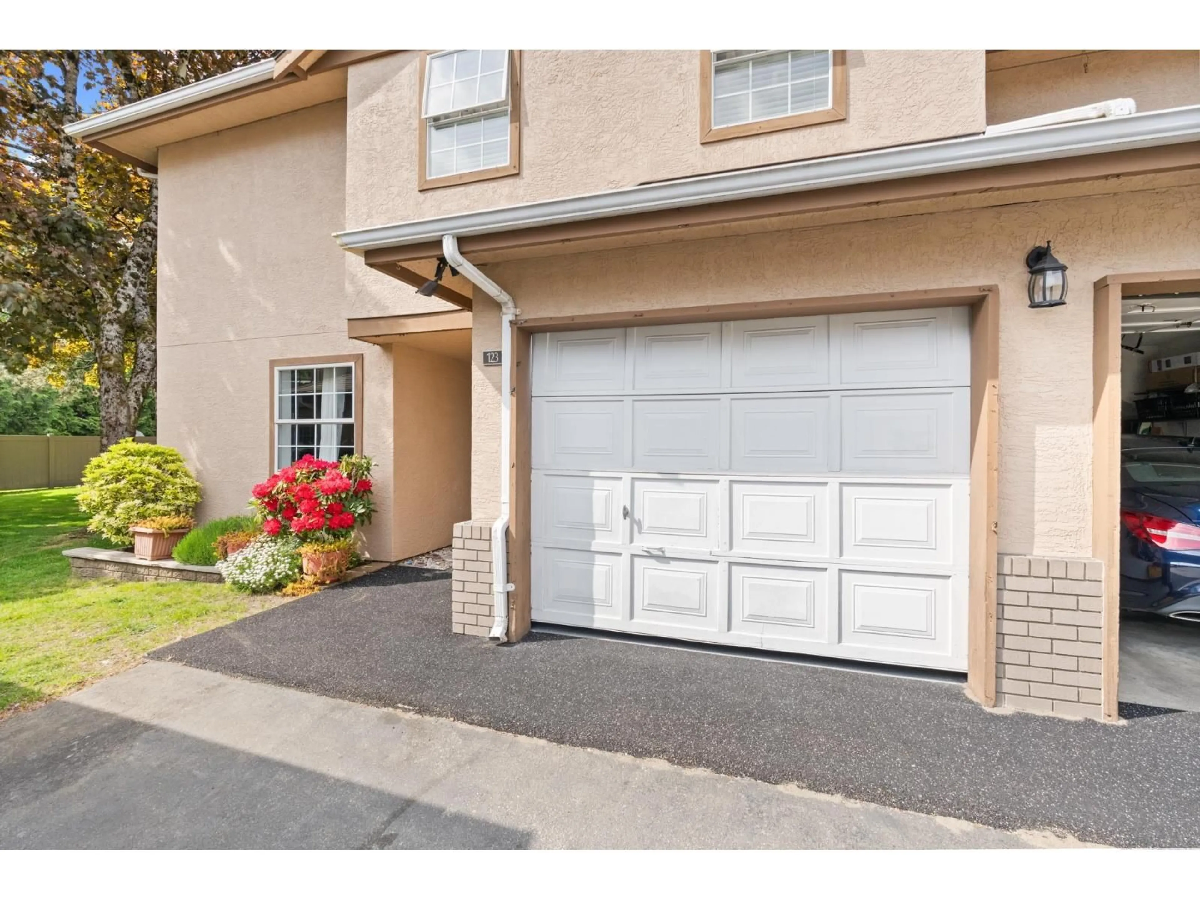 Indoor garage for 123 - 14861 98 AVENUE, Surrey British Columbia V3R9Z8