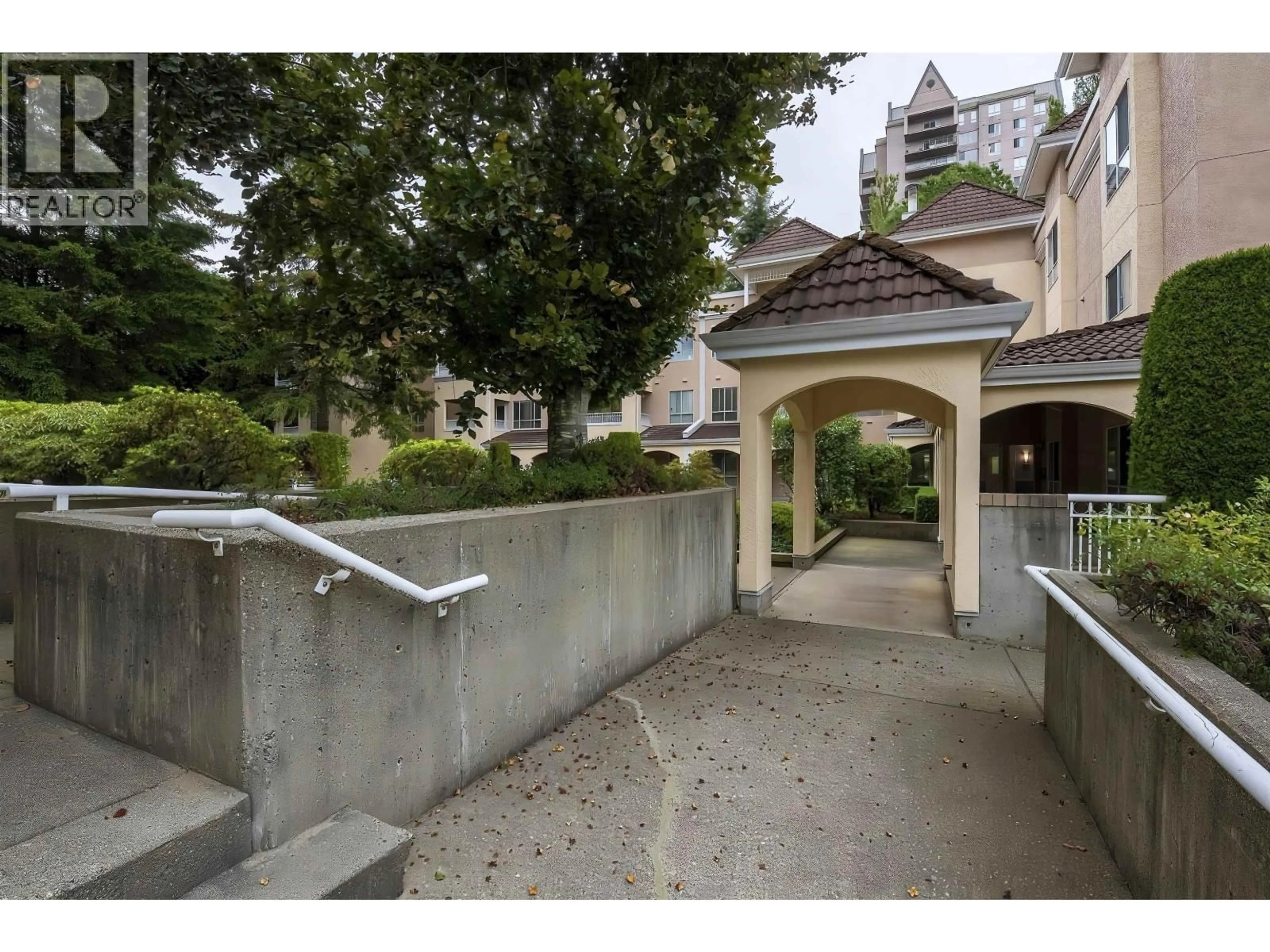 Indoor foyer for 203 - 515 WHITING WAY, Coquitlam British Columbia V3J7W9