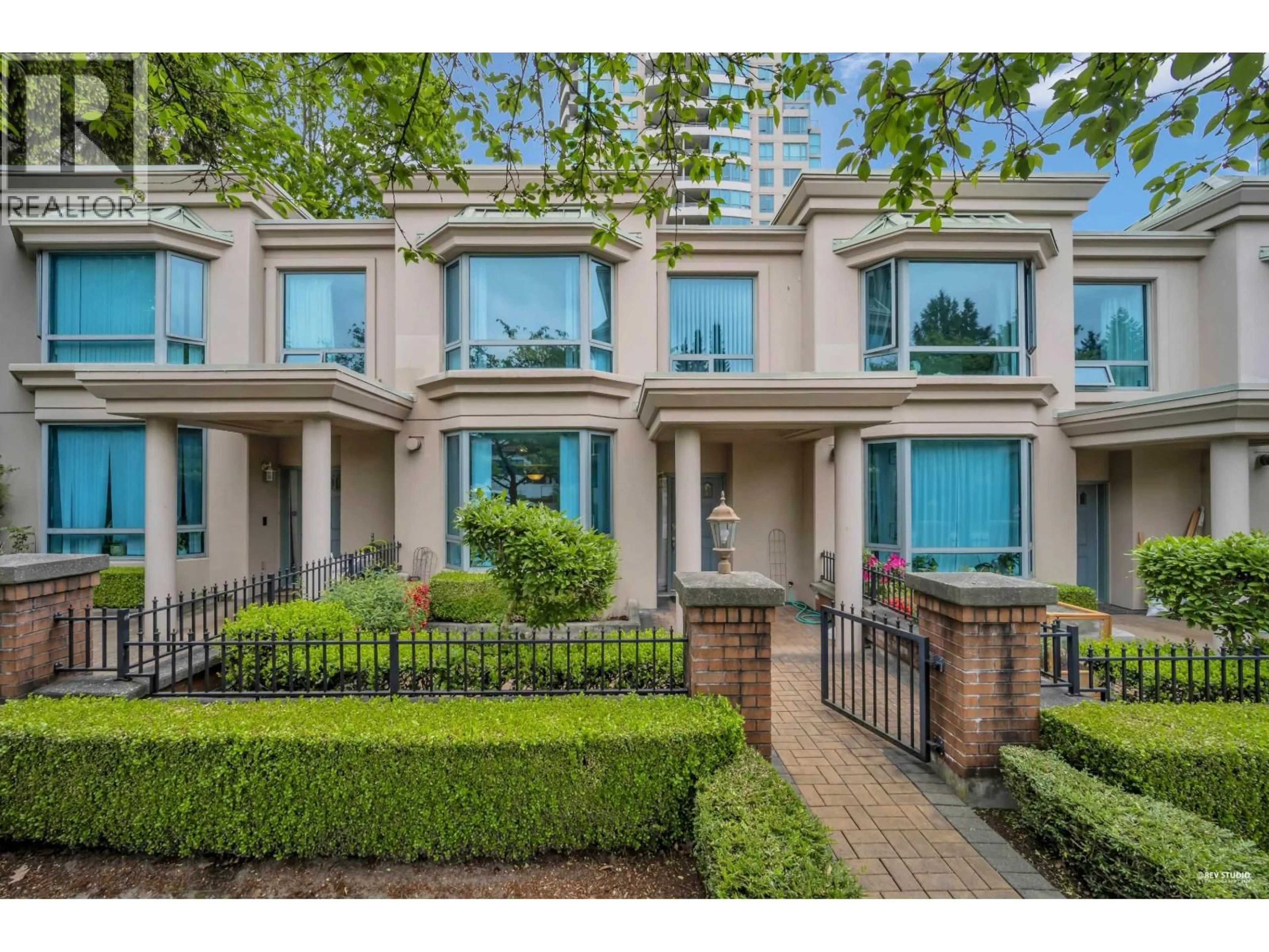 Unknown for 2 - 6611 SOUTHOAKS CRESCENT, Burnaby British Columbia V5E4L5