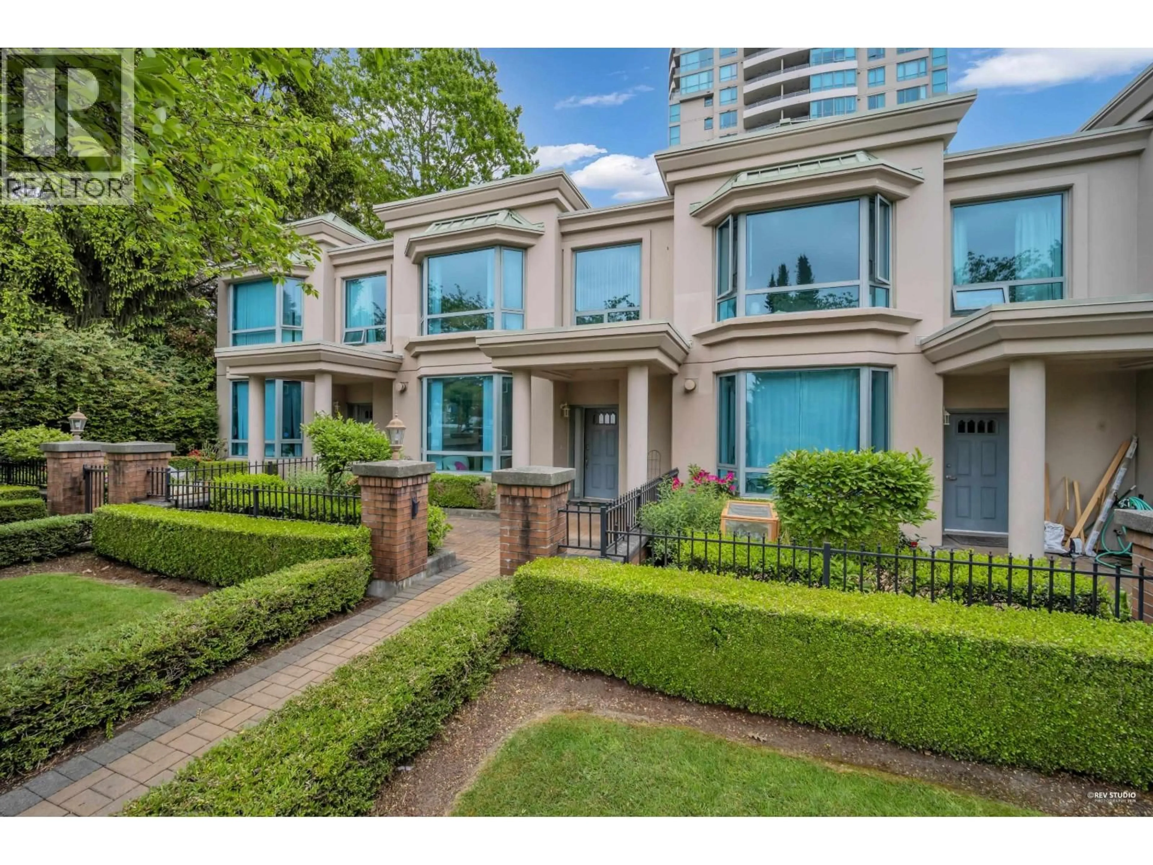 A pic from outside/outdoor area/front of a property/back of a property/a pic from drone, street for 2 - 6611 SOUTHOAKS CRESCENT, Burnaby British Columbia V5E4L5
