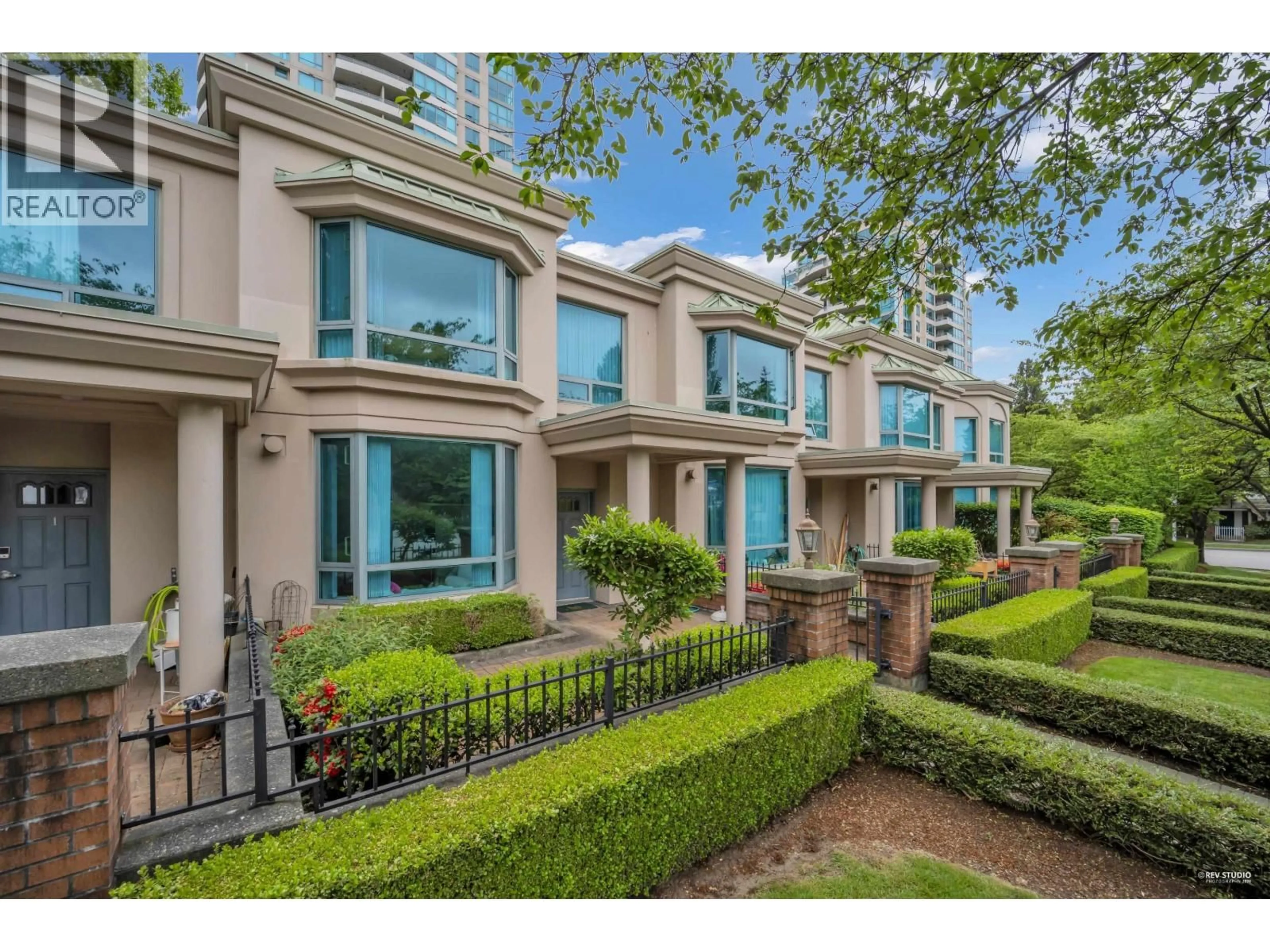 Unknown for 2 - 6611 SOUTHOAKS CRESCENT, Burnaby British Columbia V5E4L5