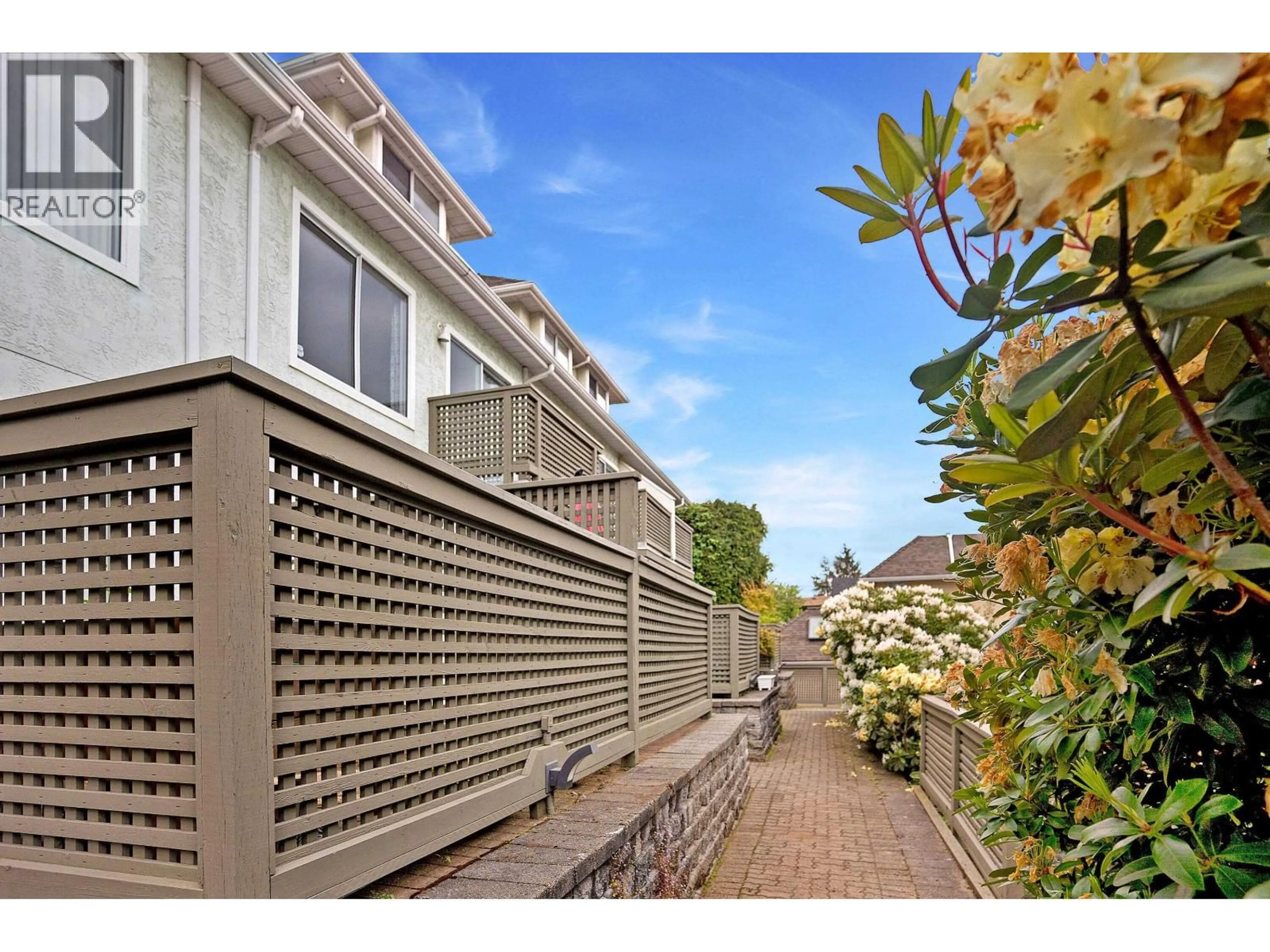 Patio, street for 7 - 232 6TH STREET, North Vancouver British Columbia V7L1P5