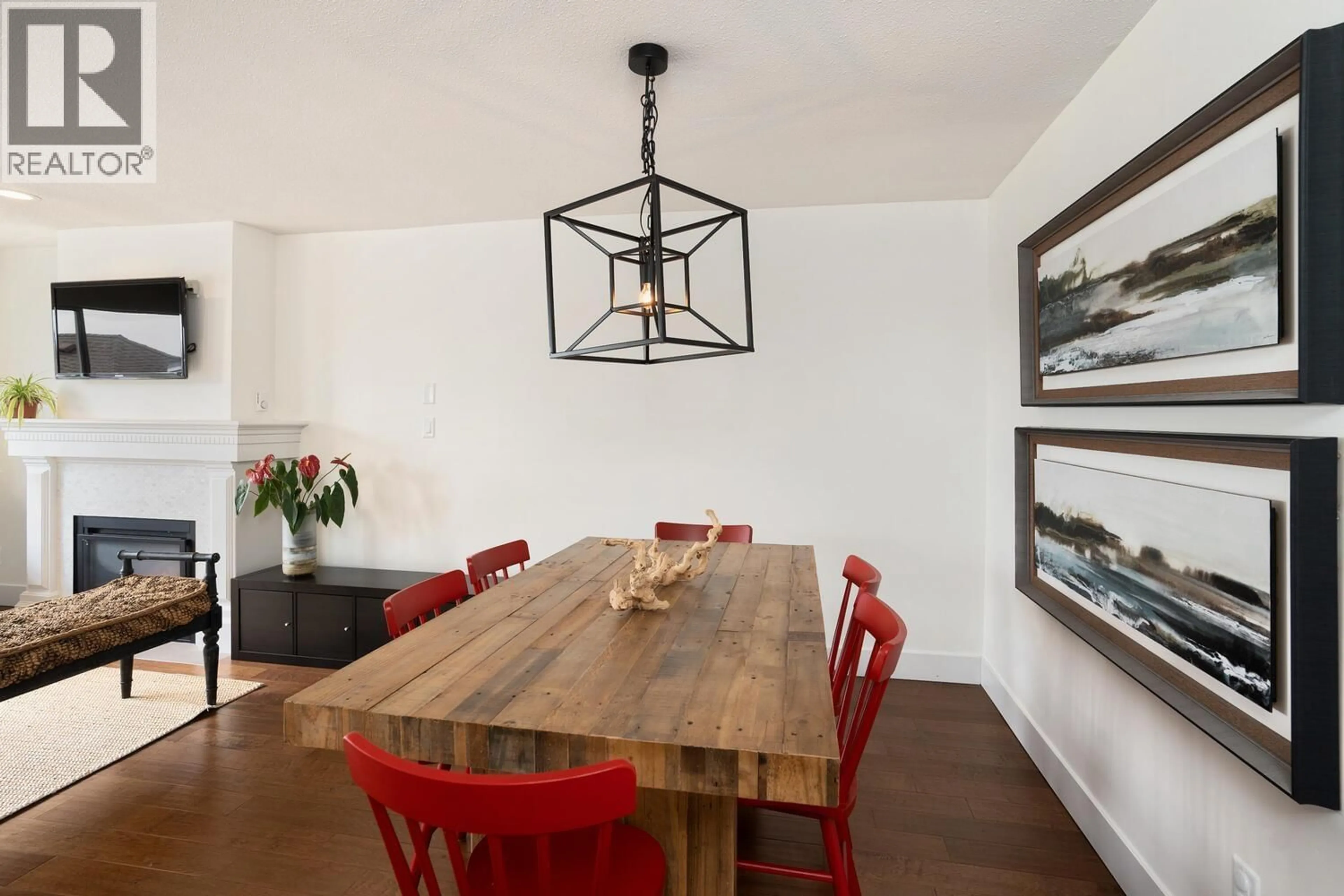 Dining room, wood/laminate floor for 7 - 232 6TH STREET, North Vancouver British Columbia V7L1P5