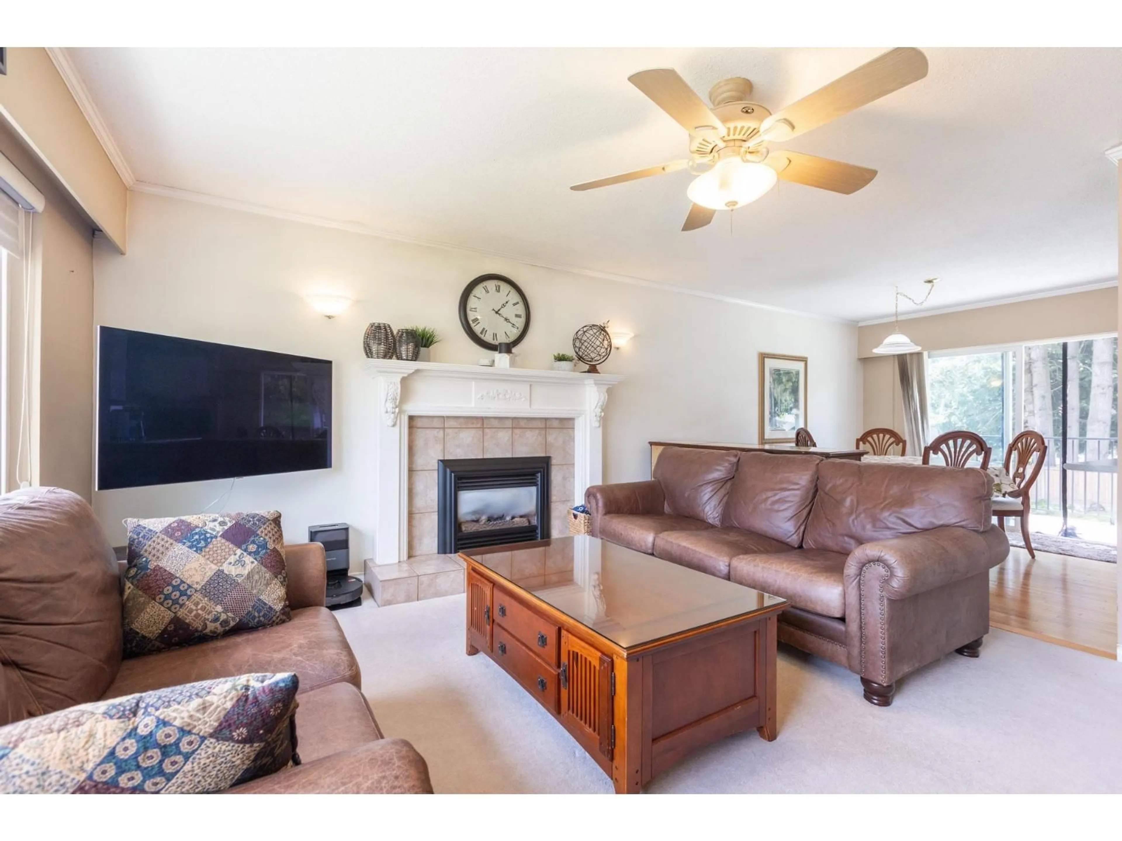 Living room with furniture, unknown for 7907 118 STREET, Delta British Columbia V4C6G9