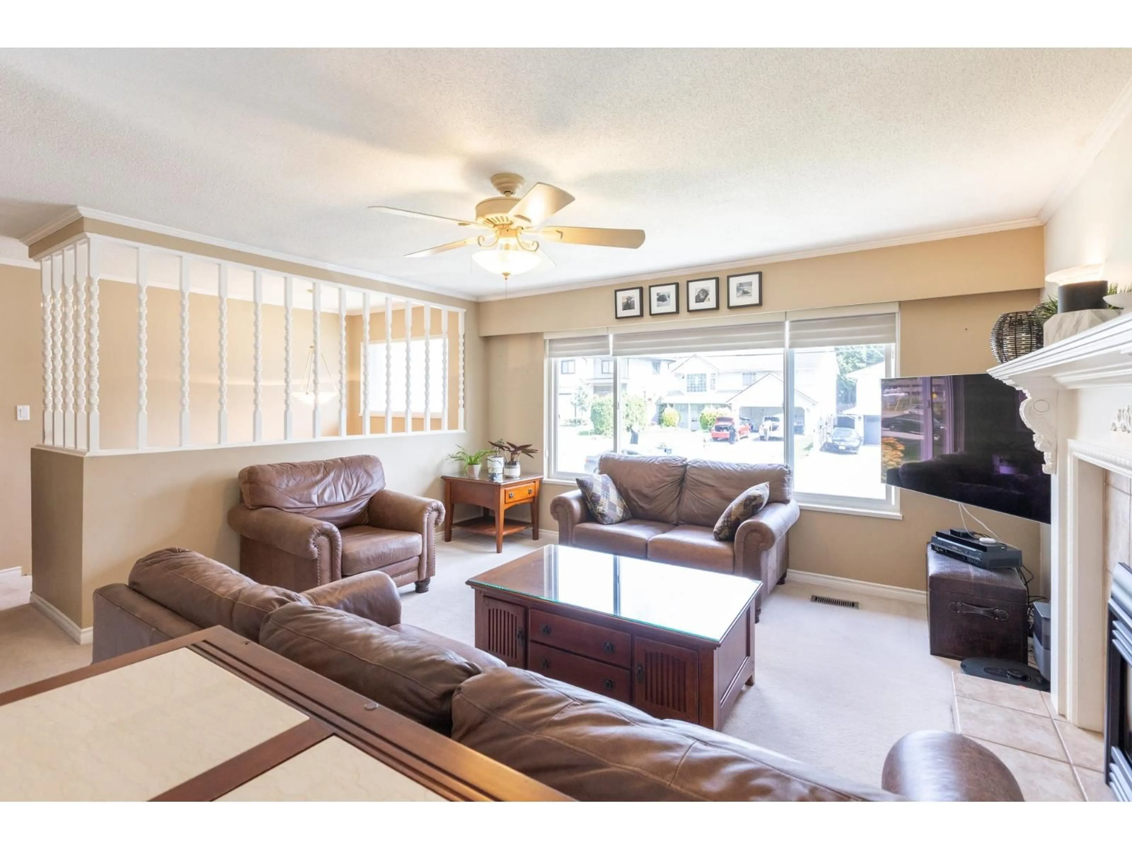 Living room with furniture, unknown for 7907 118 STREET, Delta British Columbia V4C6G9