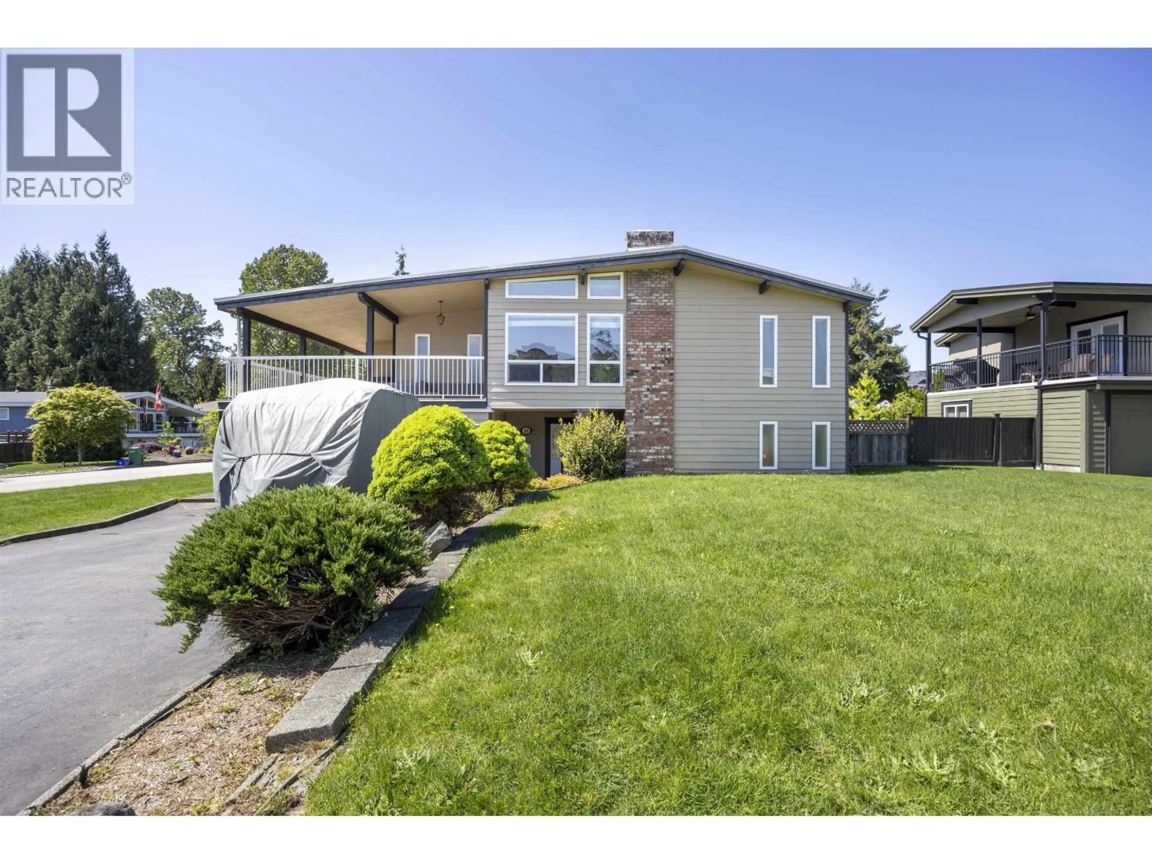 Home with vinyl exterior material, unknown for 3881 EPPING COURT, Burnaby British Columbia V5A3H6