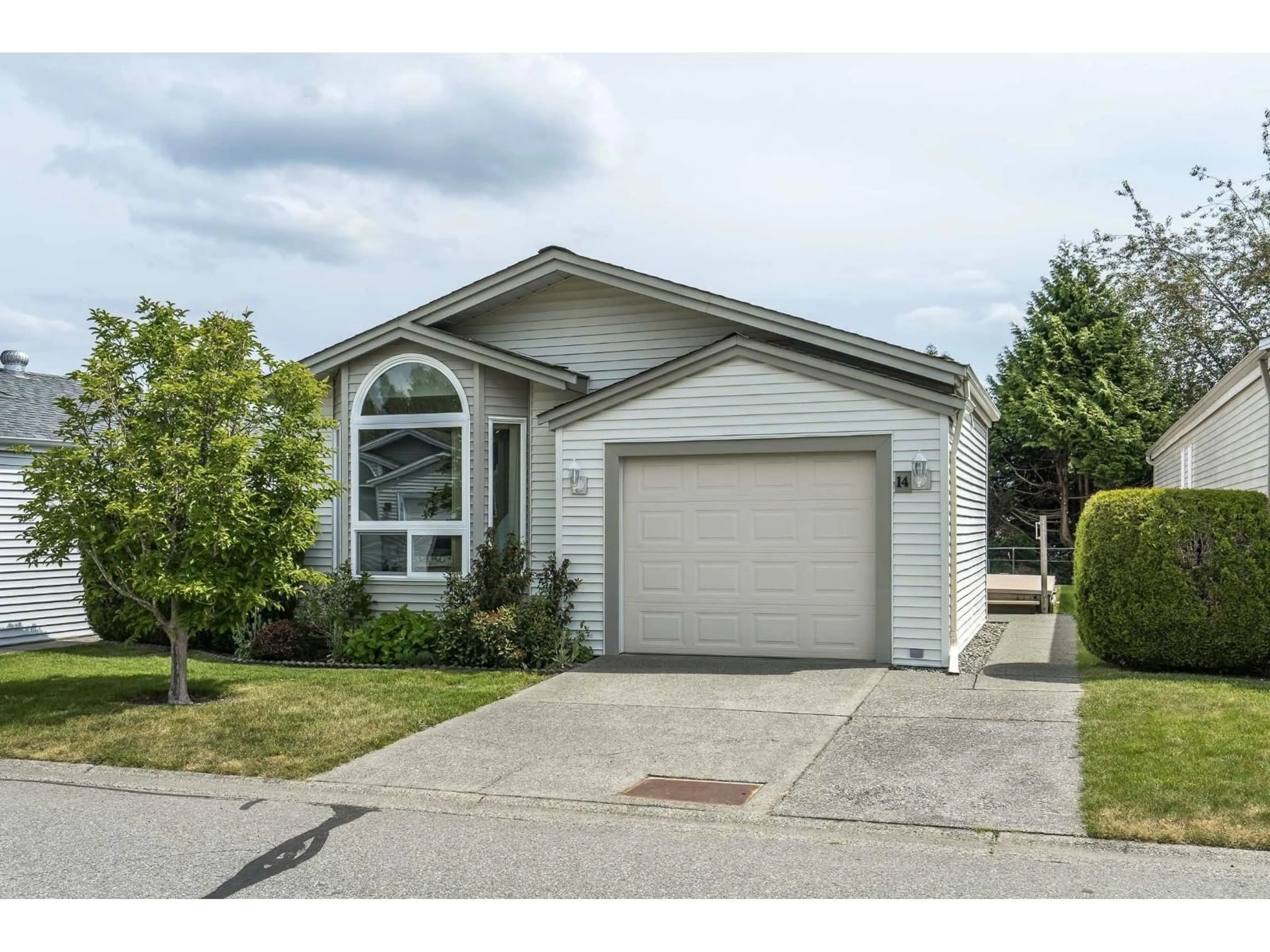 Home with vinyl exterior material, street for 14 - 2345 CRANLEY DRIVE, Surrey British Columbia V4A9G5