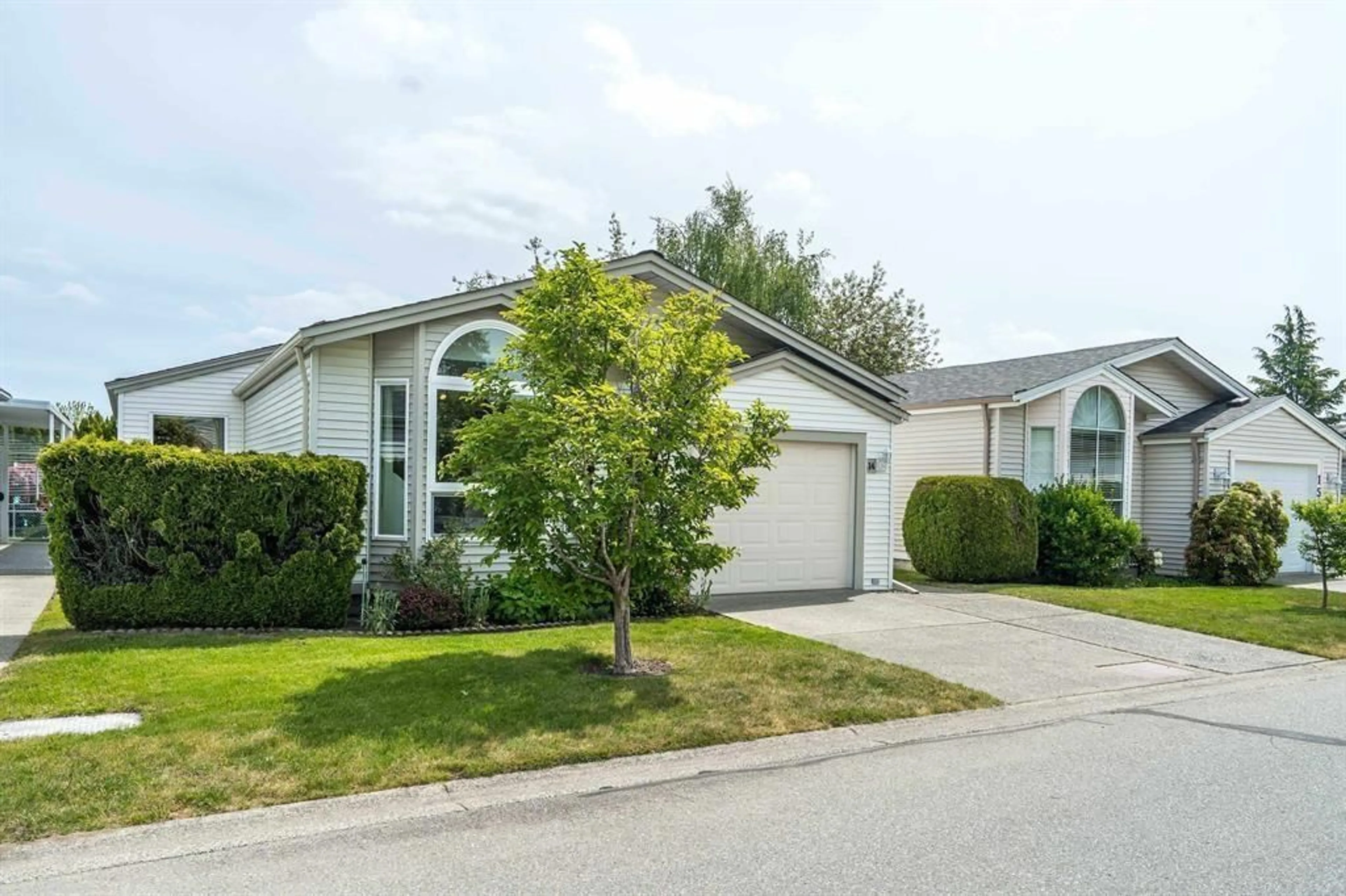 Home with vinyl exterior material, street for 14 - 2345 CRANLEY DRIVE, Surrey British Columbia V4A9G5