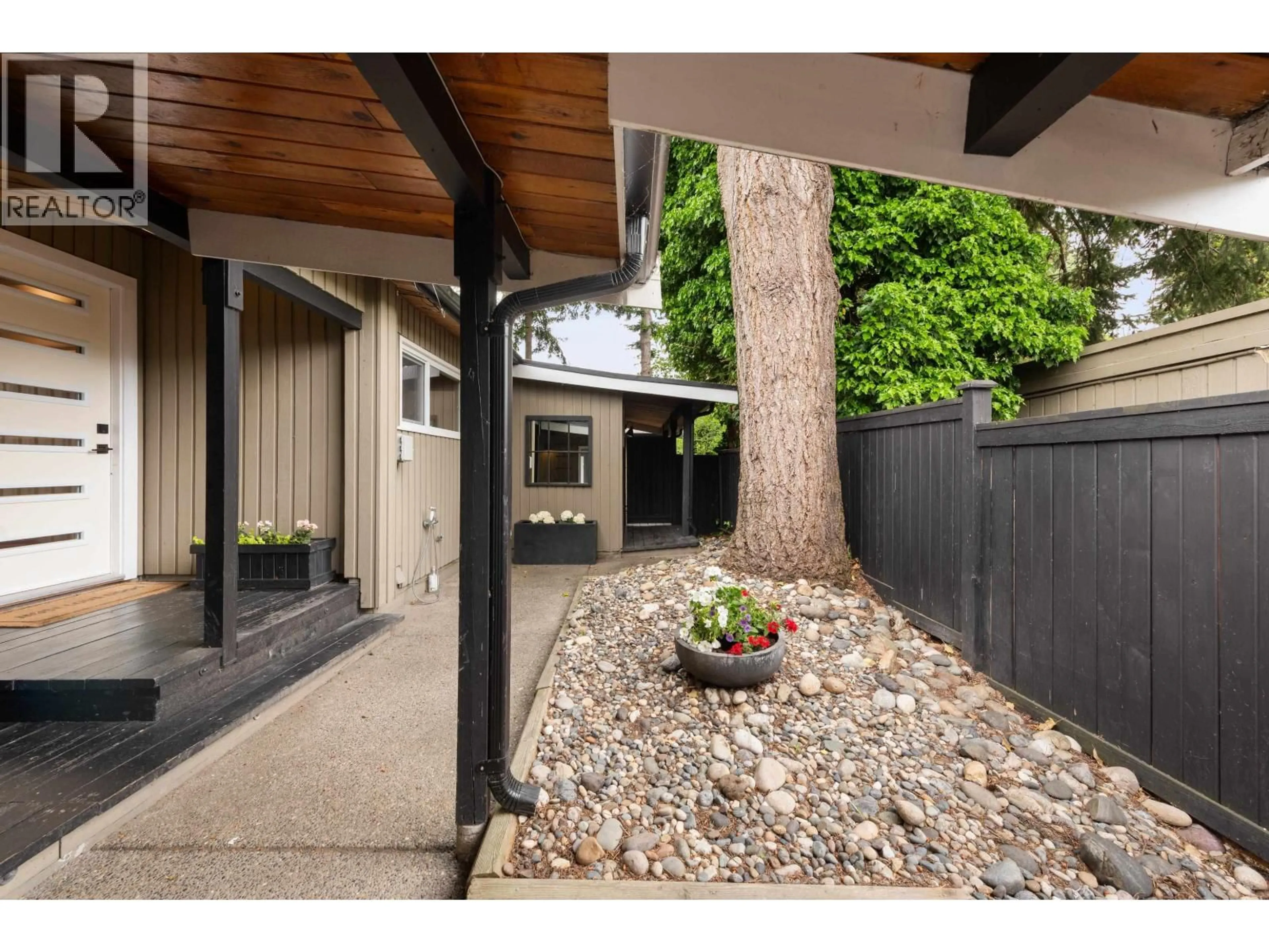 Indoor entryway for 1336 DUNCAN DRIVE, Delta British Columbia V4L1R4
