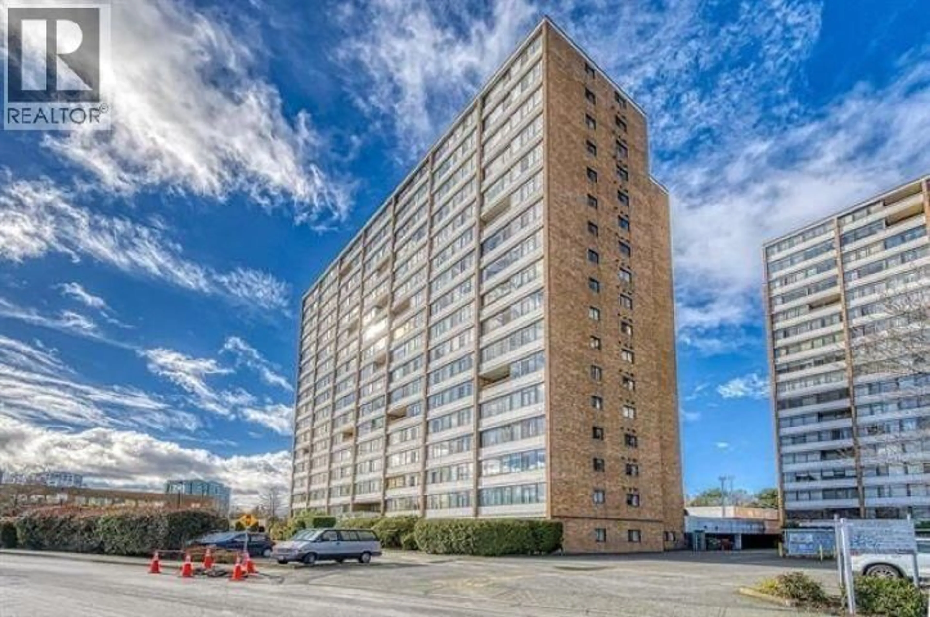 A pic from outside/outdoor area/front of a property/back of a property/a pic from drone, building for 310 - 6651 MINORU BOULEVARD, Richmond British Columbia V6Y1Z2