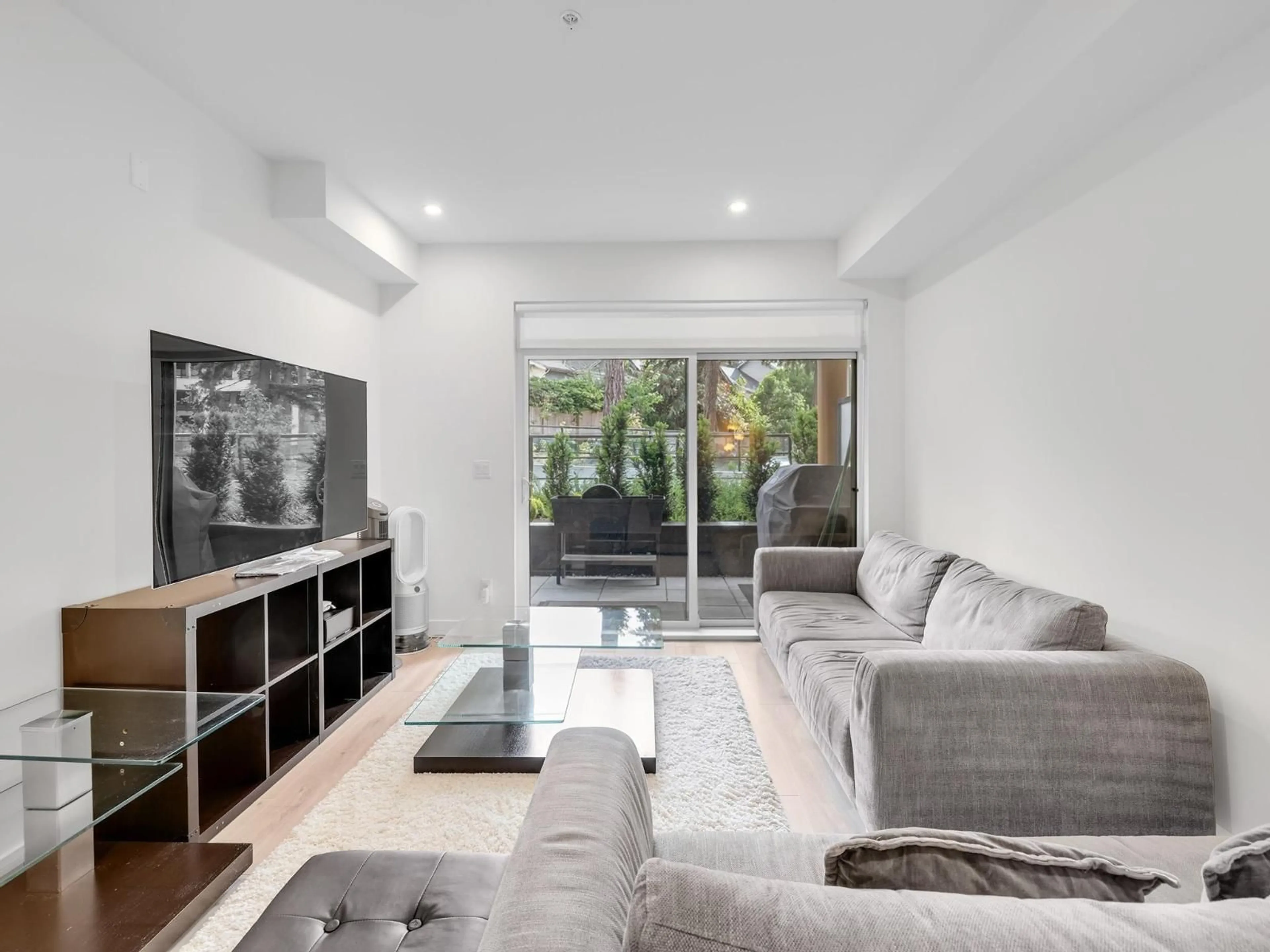 Living room with furniture, unknown for 134 - 2635 KING GEORGE BOULEVARD, Surrey British Columbia V4P0H7