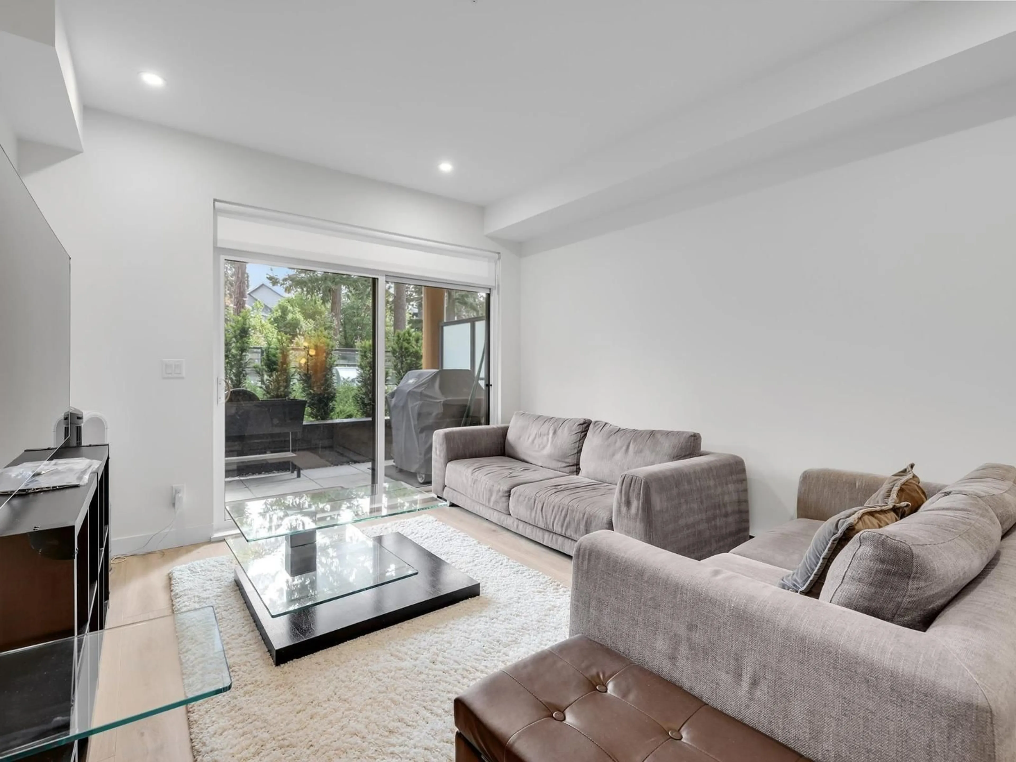 Living room with furniture, unknown for 134 - 2635 KING GEORGE BOULEVARD, Surrey British Columbia V4P0H7