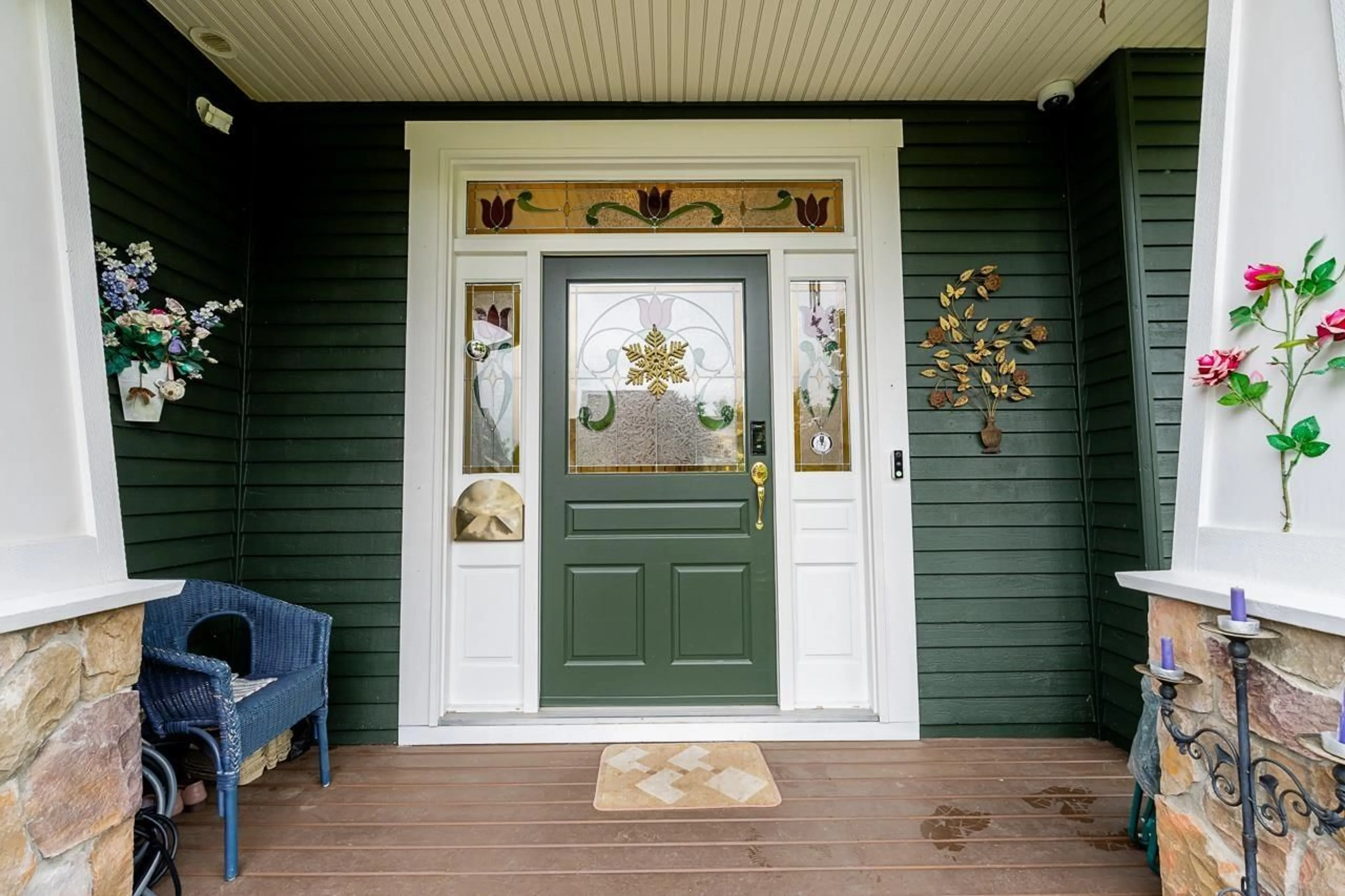 Indoor entryway for 15730 38A AVENUE, Surrey British Columbia V3S0K8