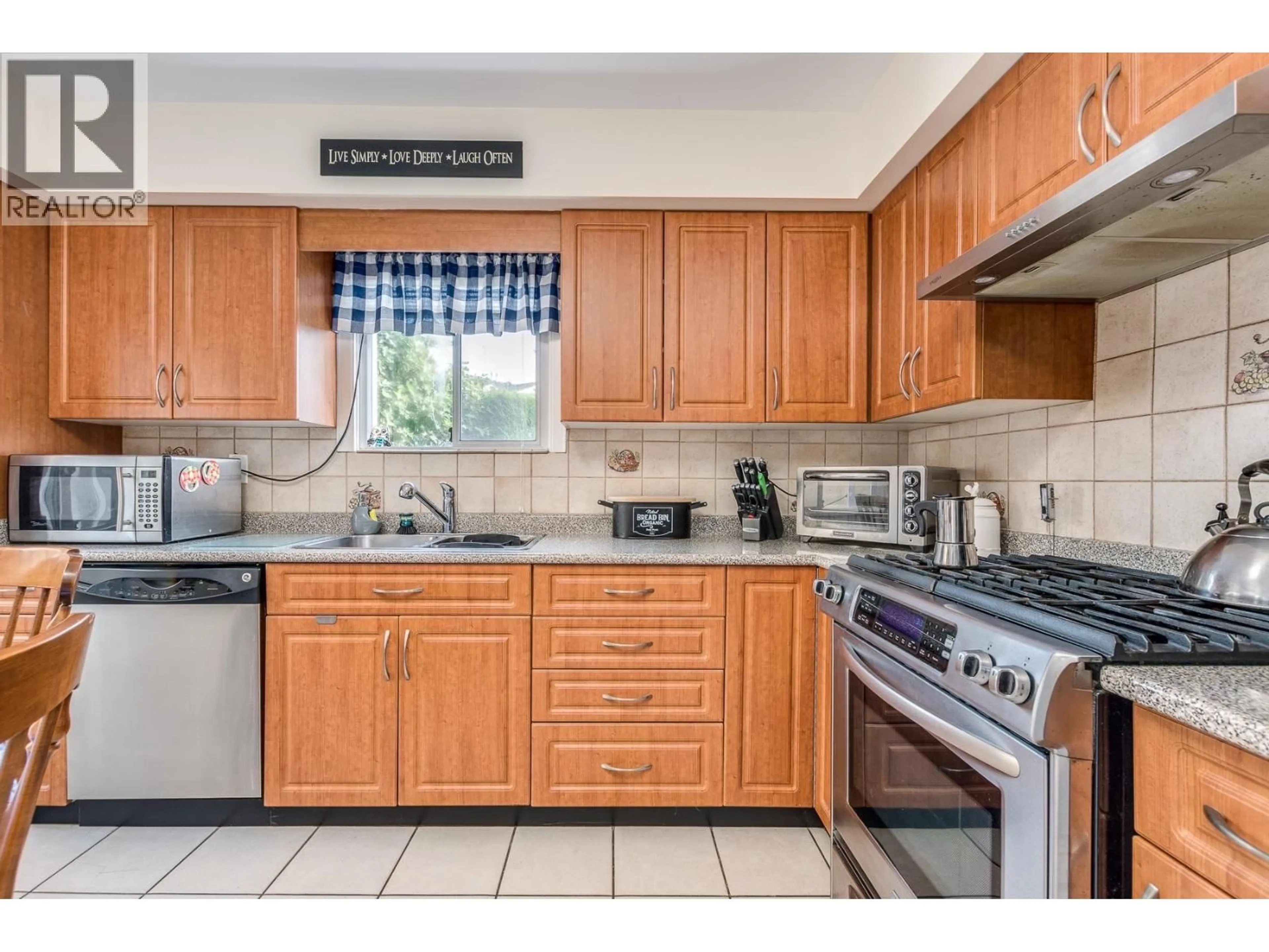 Standard kitchen, unknown for 1276 DOUGLAS ROAD, Burnaby British Columbia V5C4Z9