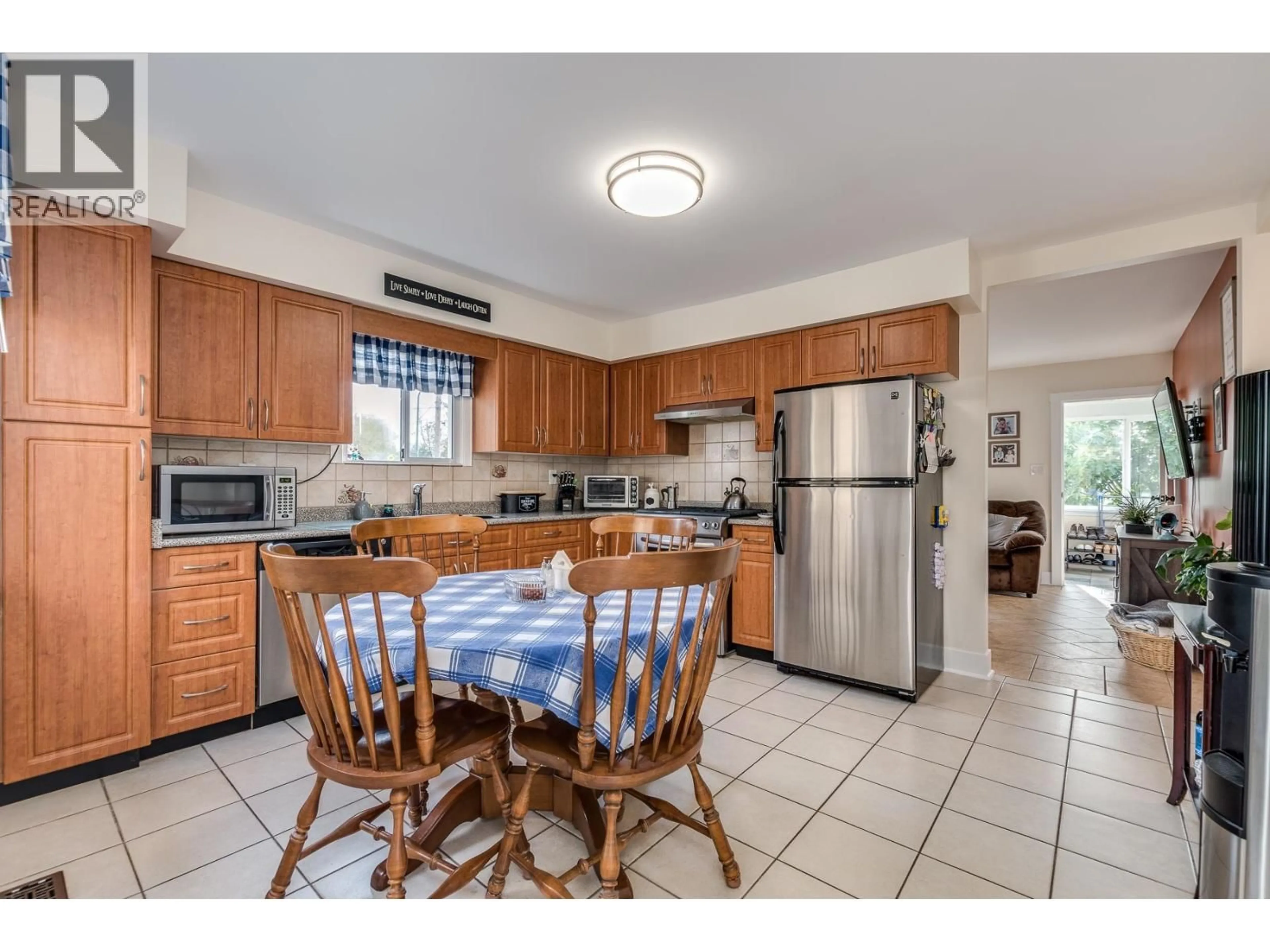 Standard kitchen, ceramic/tile floor for 1276 DOUGLAS ROAD, Burnaby British Columbia V5C4Z9