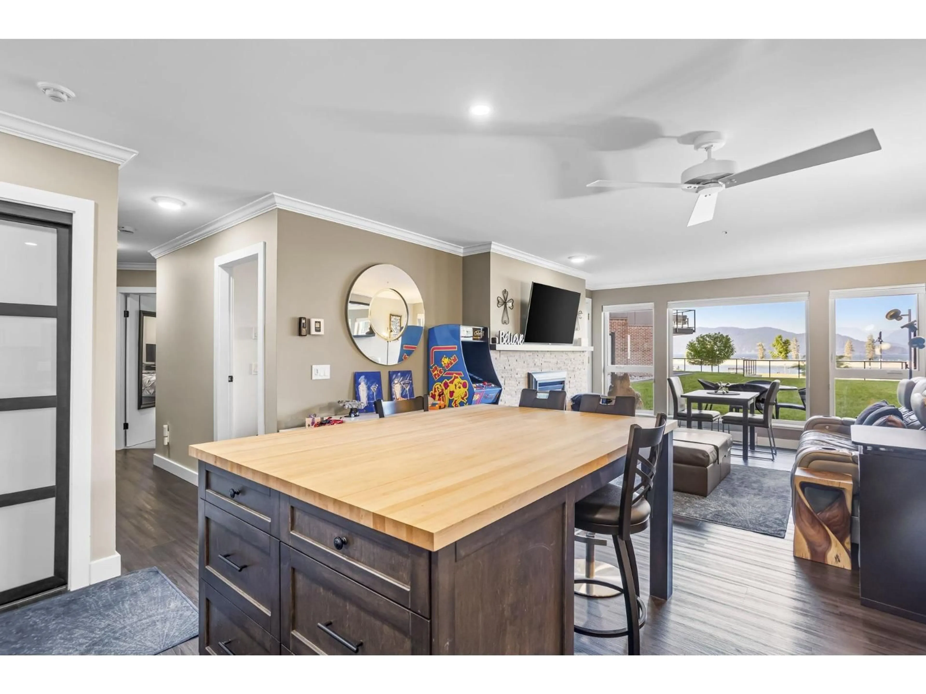 Open concept kitchen, unknown for 115 - 378 ESPLANADE AVENUE, Harrison Hot Springs British Columbia V0M1A3