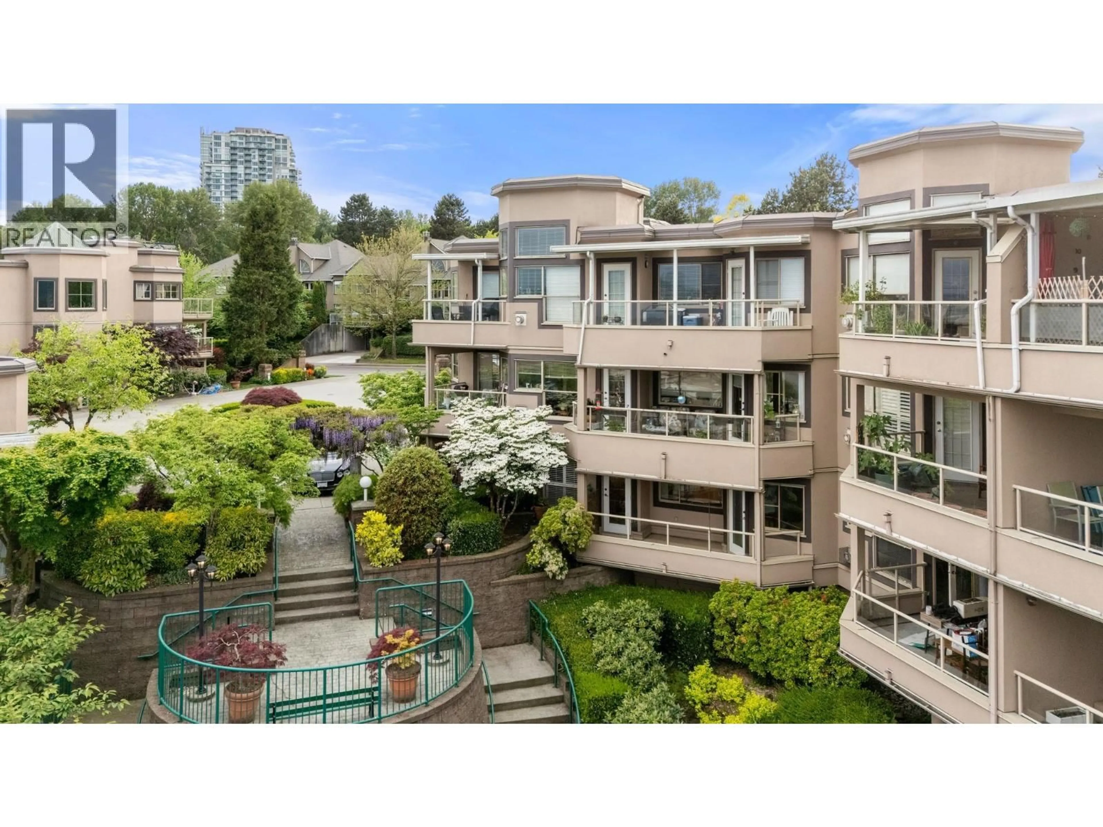 A pic from outside/outdoor area/front of a property/back of a property/a pic from drone, unknown for 401 - 78 RICHMOND STREET, New Westminster British Columbia V3L5T2