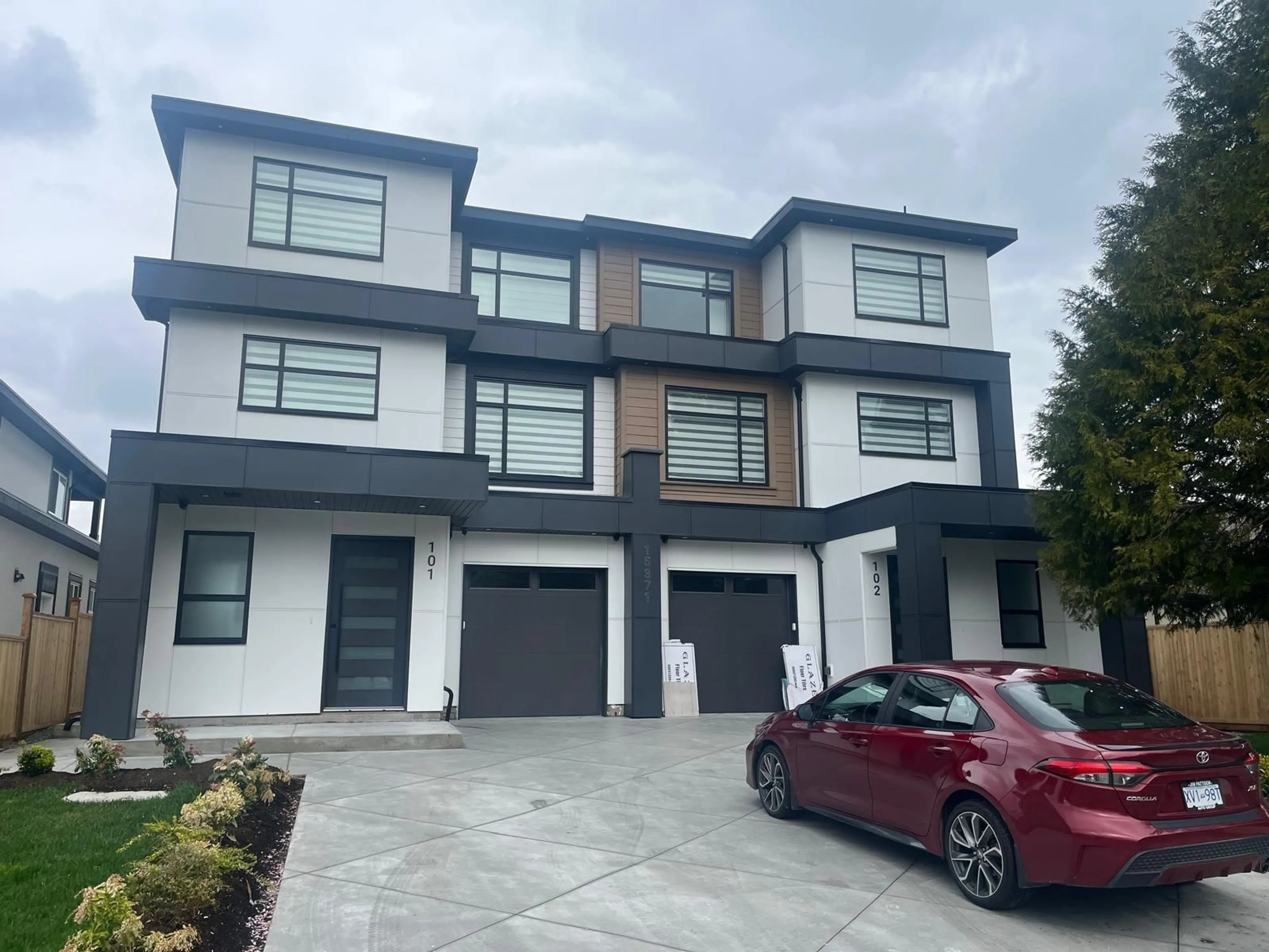 Unknown for 102 - 15371 94 AVENUE, Surrey British Columbia V3R1E3