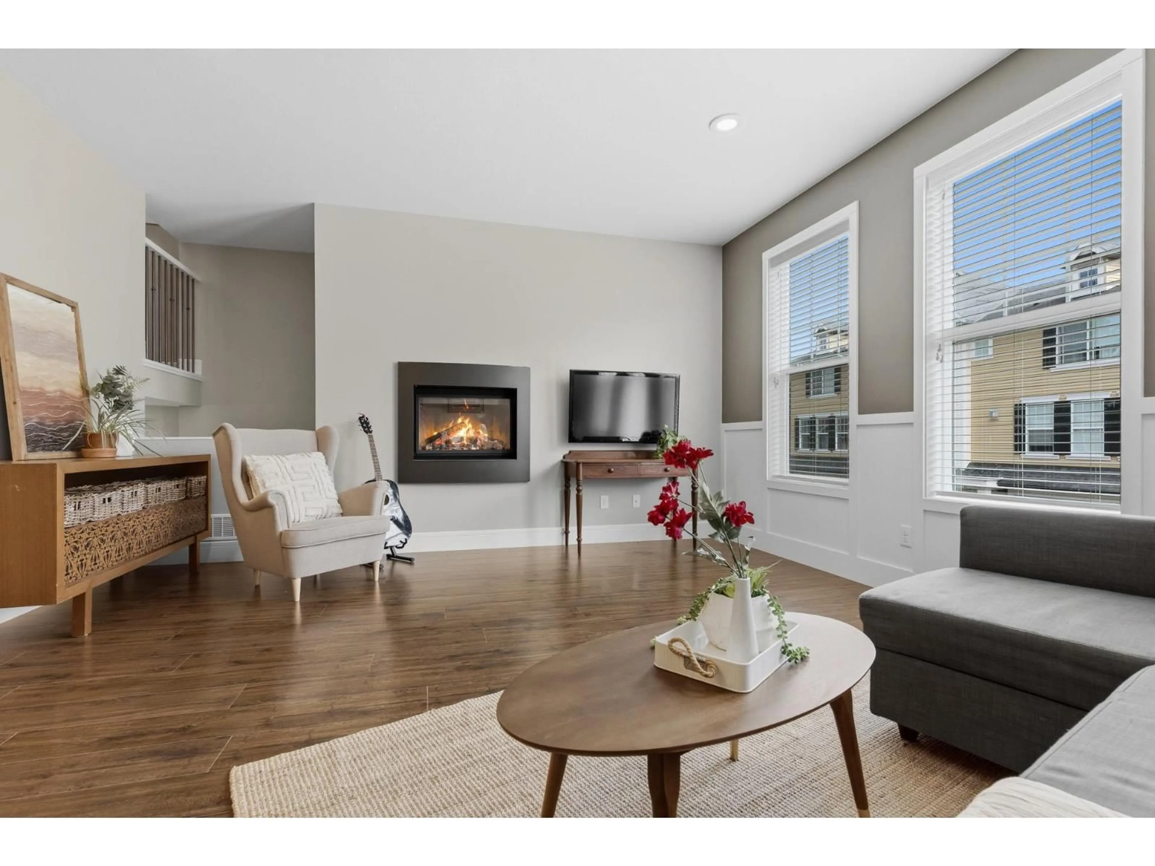 Living room with furniture, wood/laminate floor for 6 - 1640 MACKAY CRESCENT, Agassiz British Columbia V0M1A3