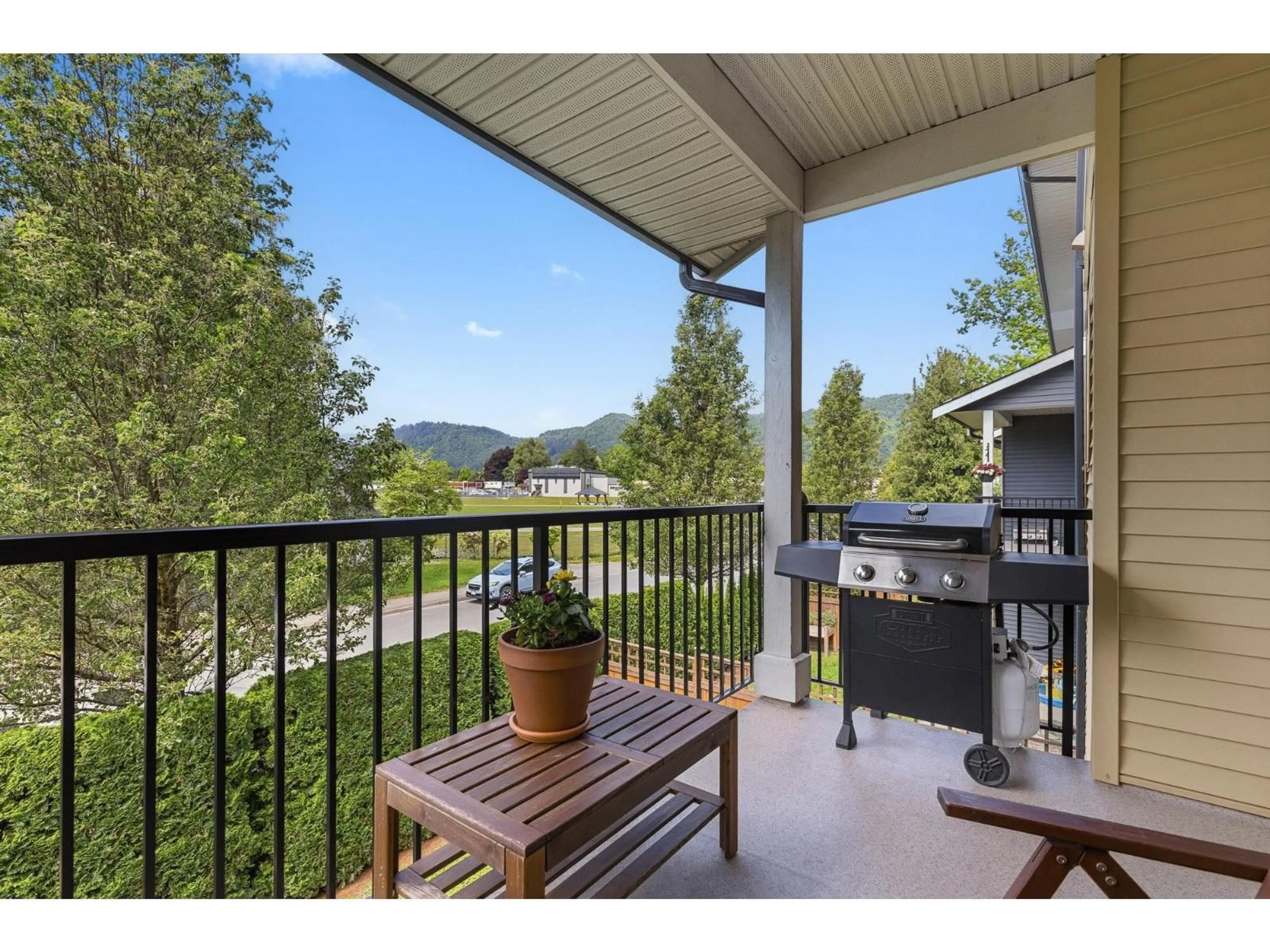 Patio, mountain view for 6 - 1640 MACKAY CRESCENT, Agassiz British Columbia V0M1A3