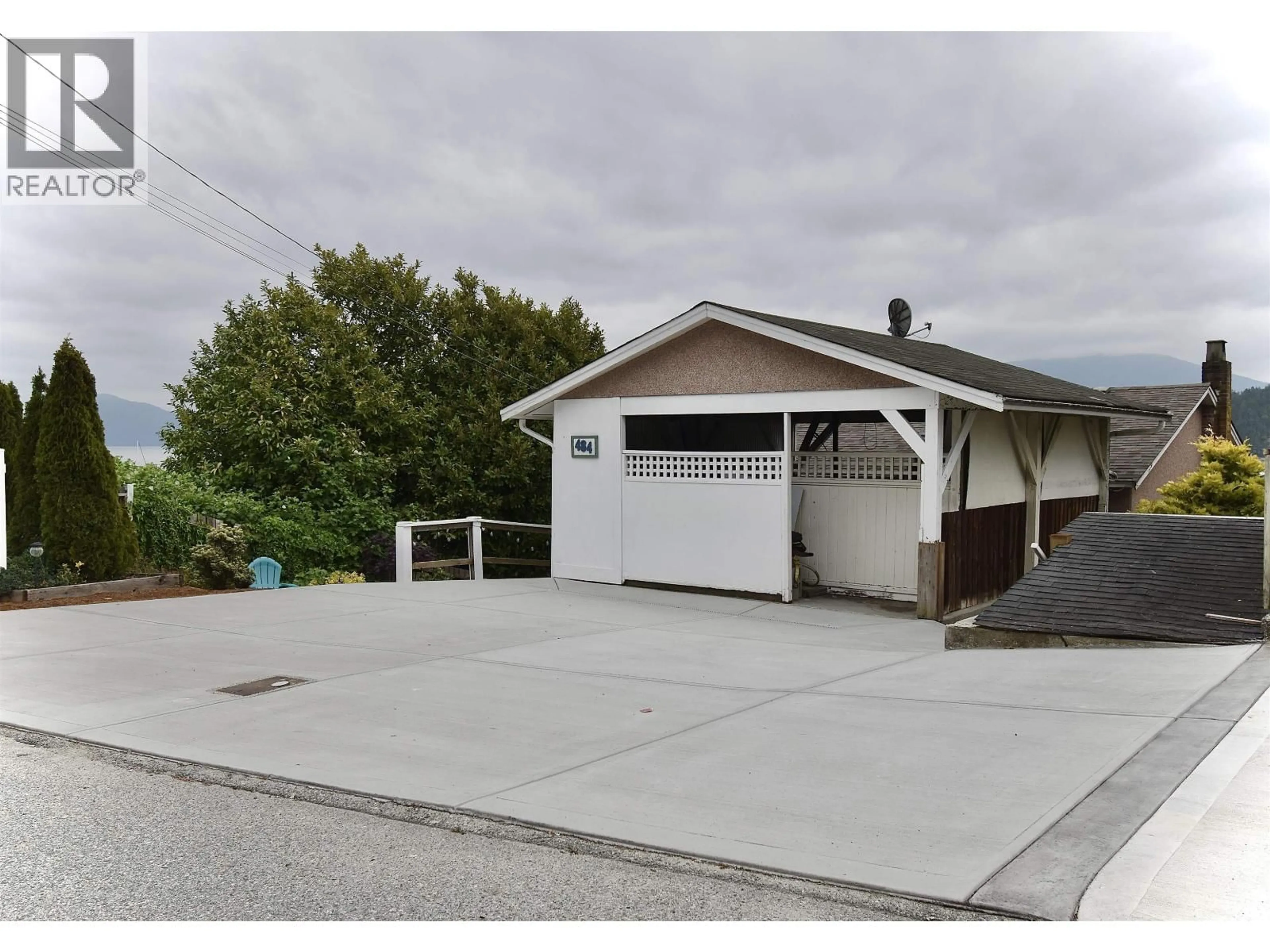Indoor garage for 484 MARINE DRIVE, Gibsons British Columbia V0N1V0
