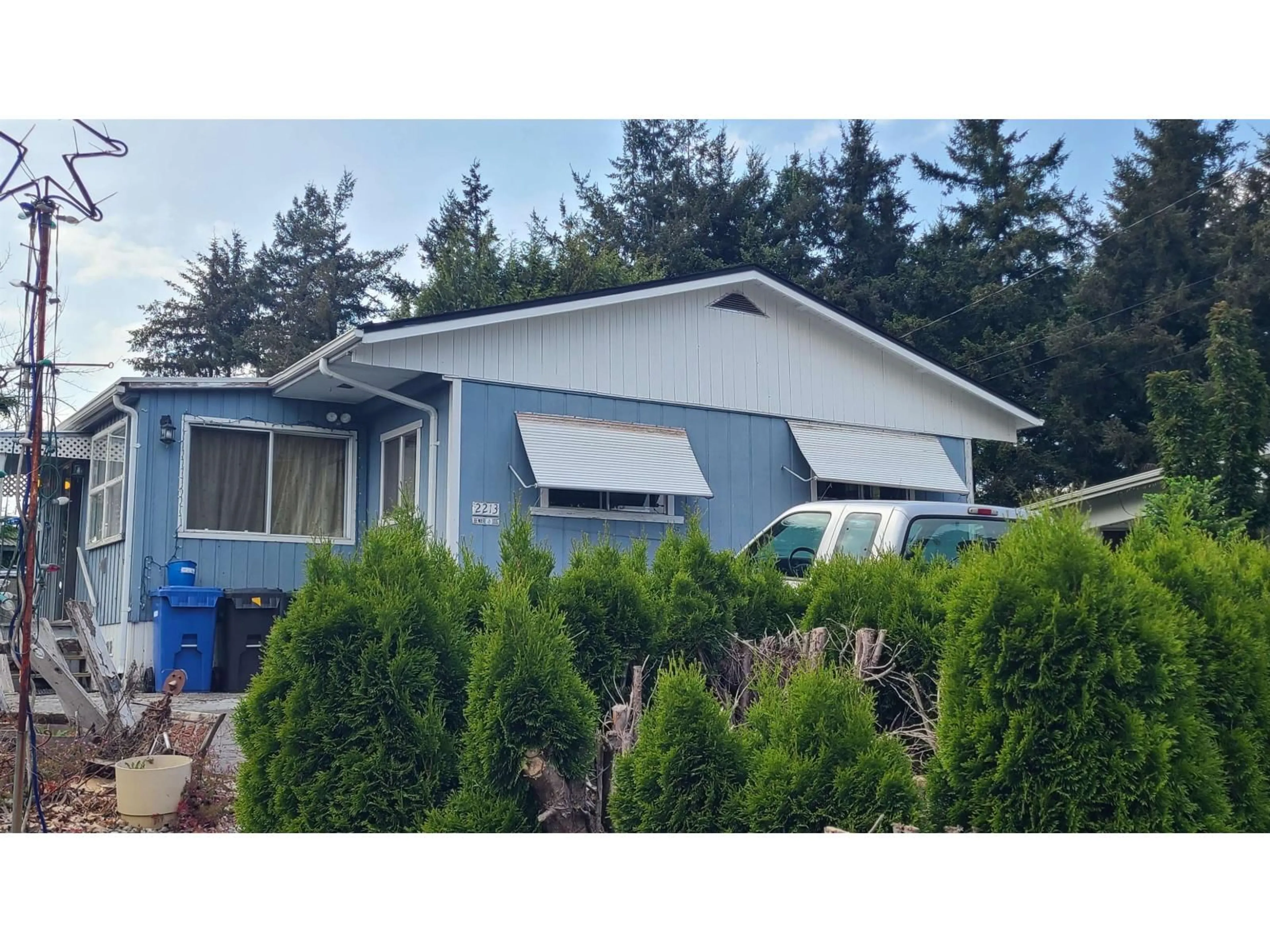 Home with vinyl exterior material, street for 2213 CRYSTAL COURT, Abbotsford British Columbia V2T6A7