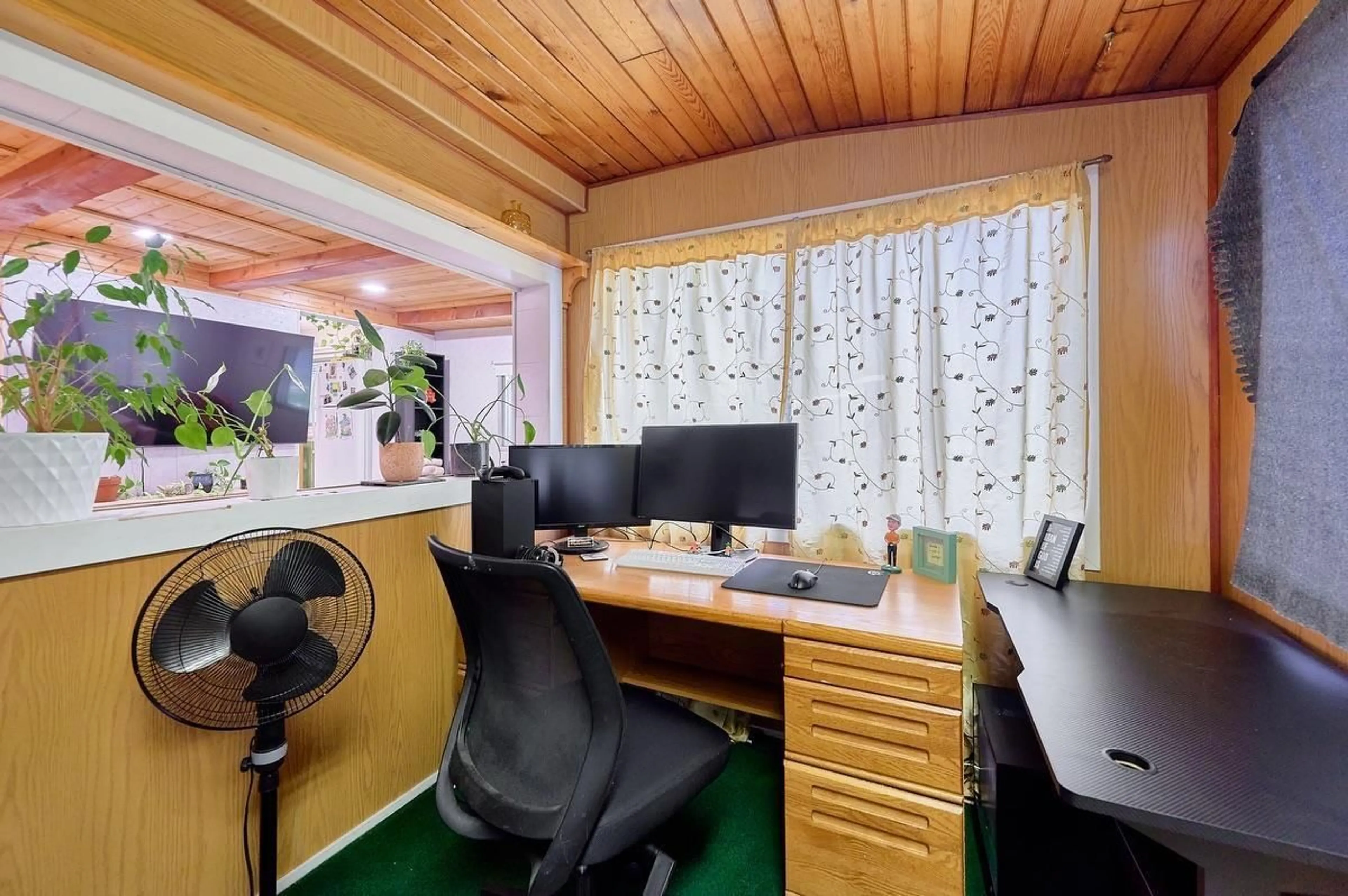 A pic of a room for 2213 CRYSTAL COURT, Abbotsford British Columbia V2T6A7
