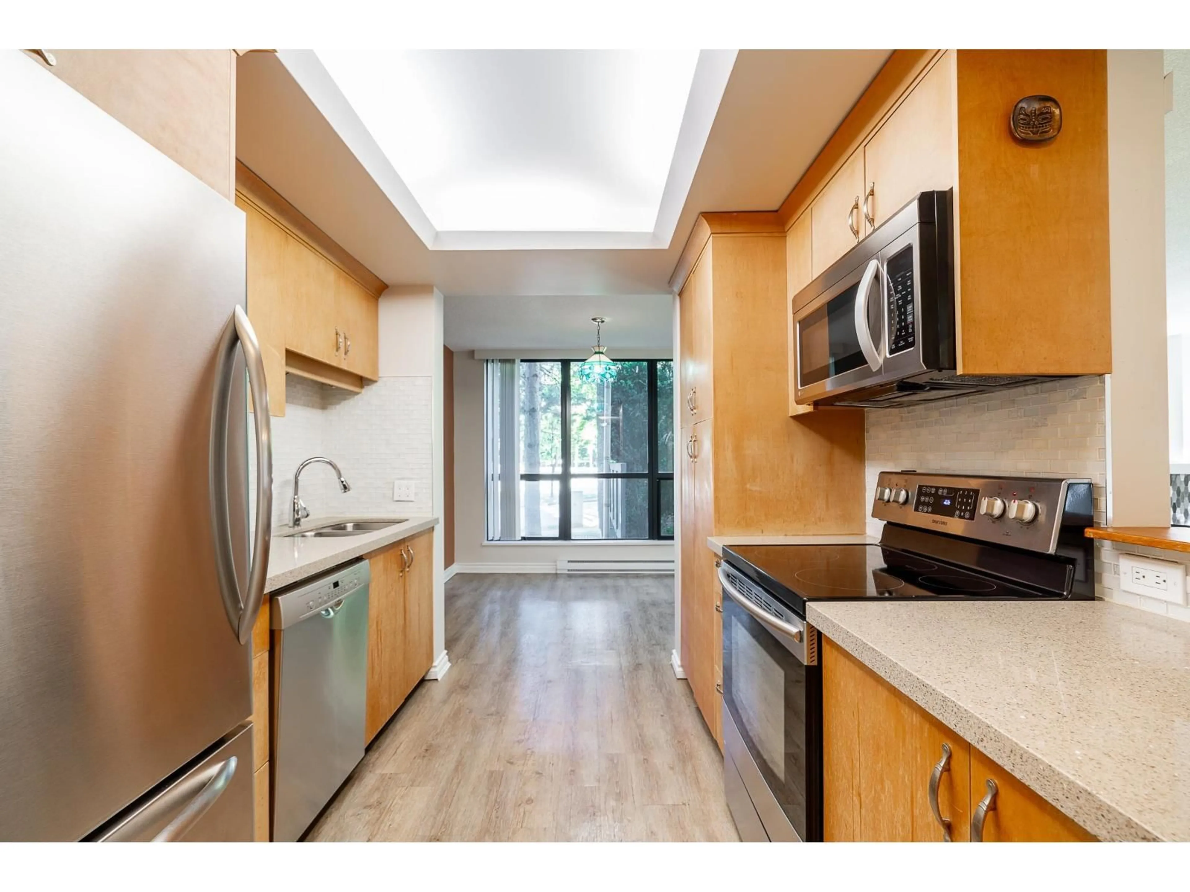 Standard kitchen, unknown for 202 - 10899 UNIVERSITY DRIVE, Surrey British Columbia V3T5V2