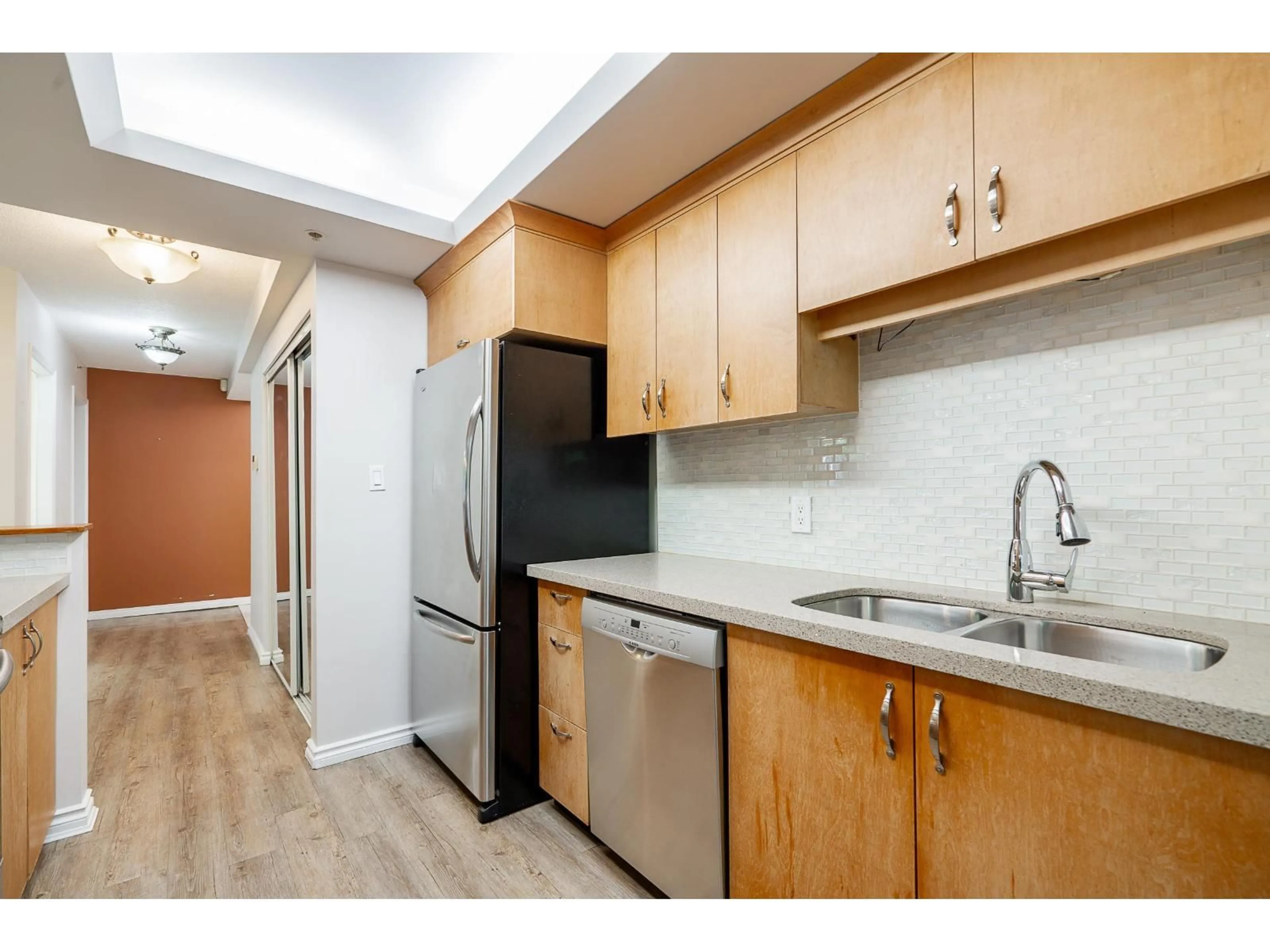 Standard kitchen, unknown for 202 - 10899 UNIVERSITY DRIVE, Surrey British Columbia V3T5V2