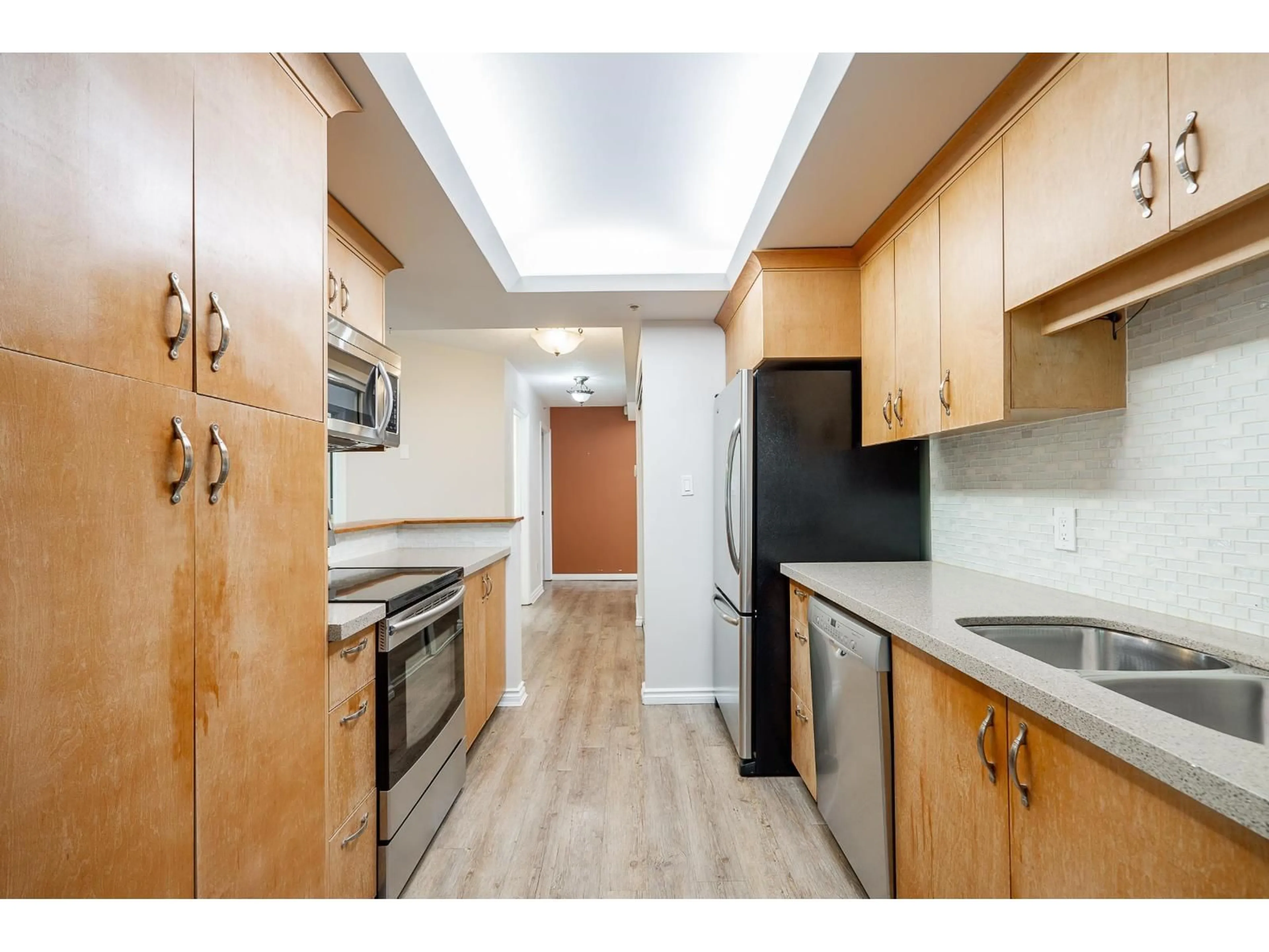 Standard kitchen, unknown for 202 - 10899 UNIVERSITY DRIVE, Surrey British Columbia V3T5V2