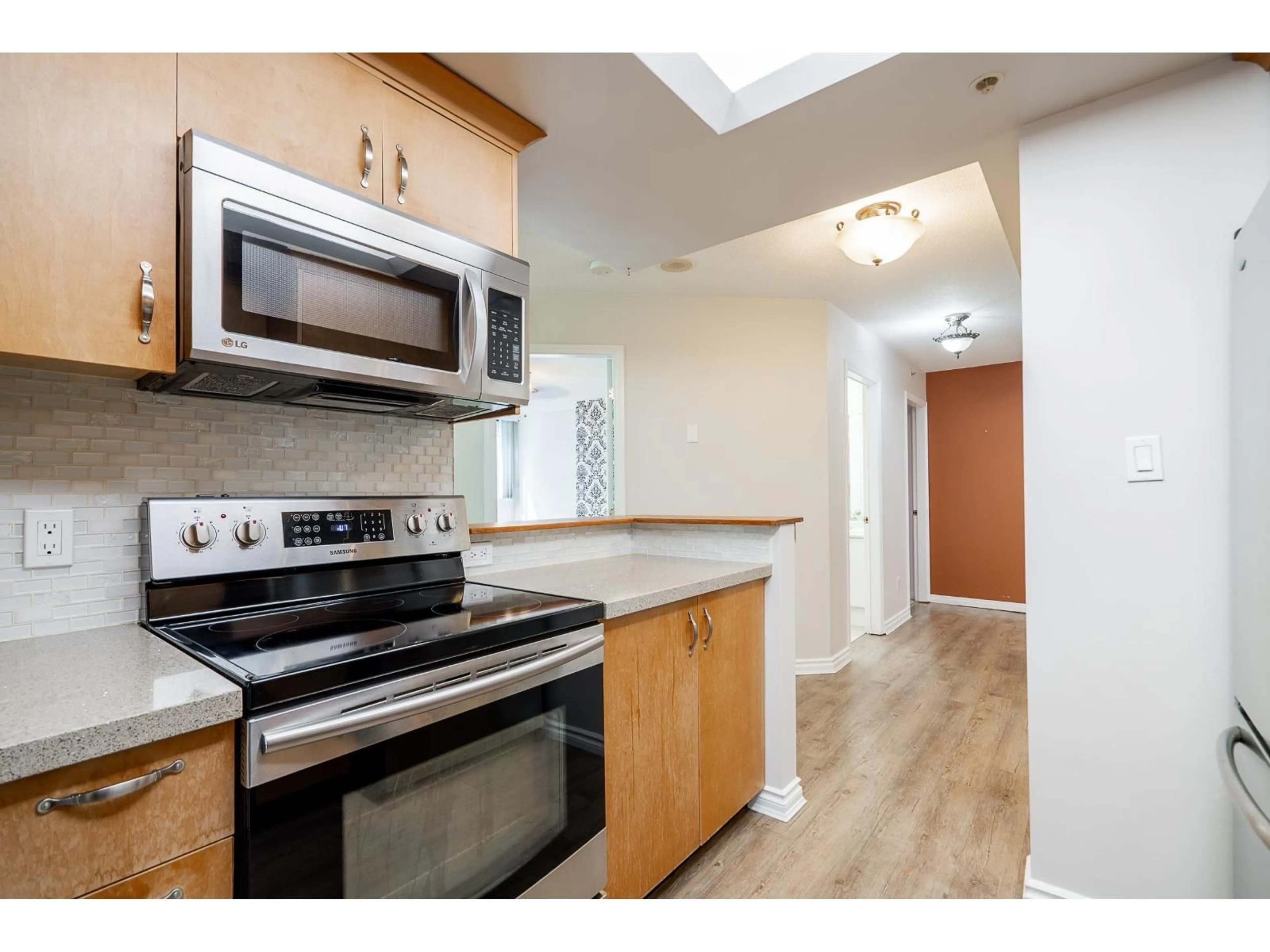 Standard kitchen, unknown for 202 - 10899 UNIVERSITY DRIVE, Surrey British Columbia V3T5V2