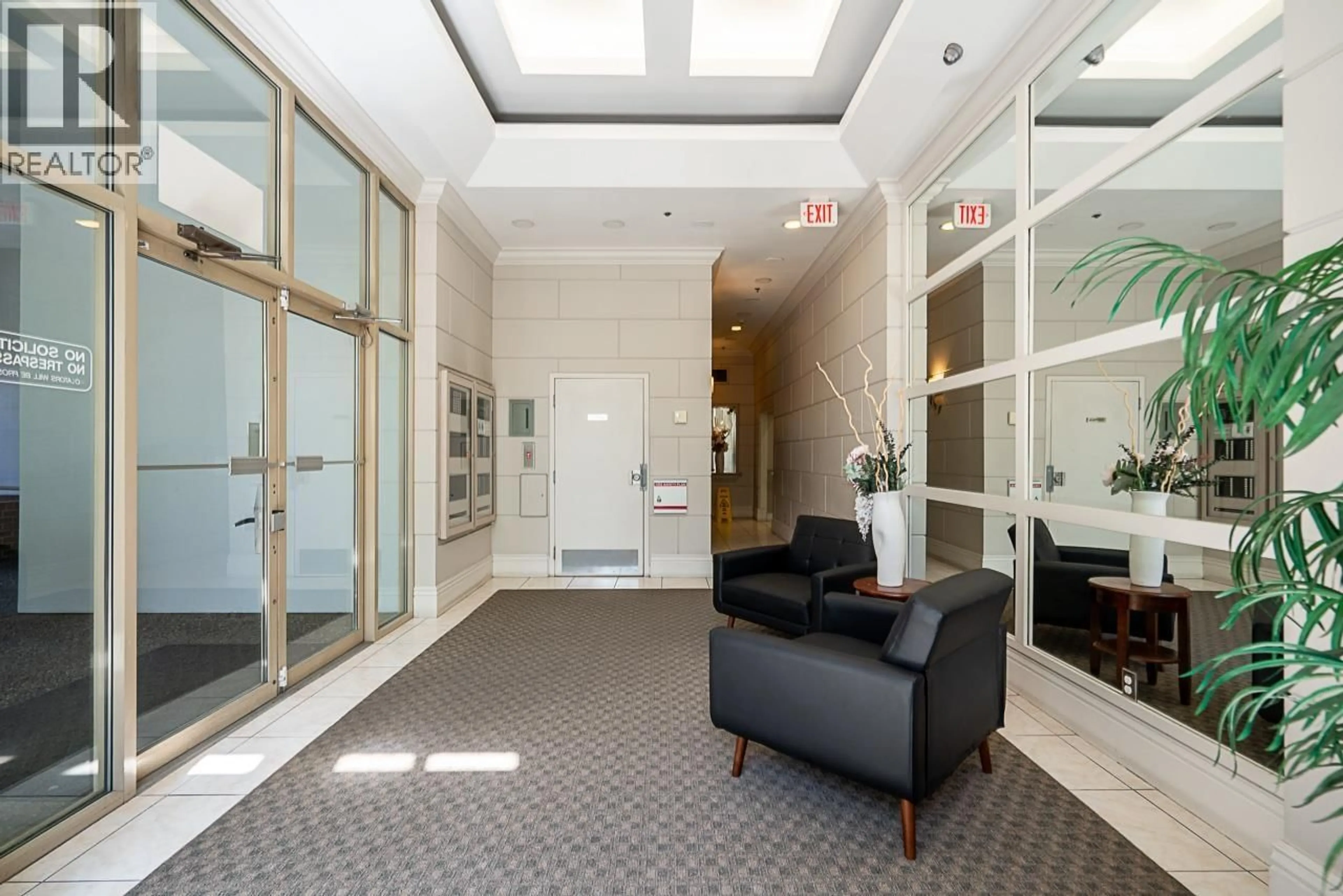 Indoor foyer for 1000 - 328 CLARKSON STREET, New Westminster British Columbia V3L5S3